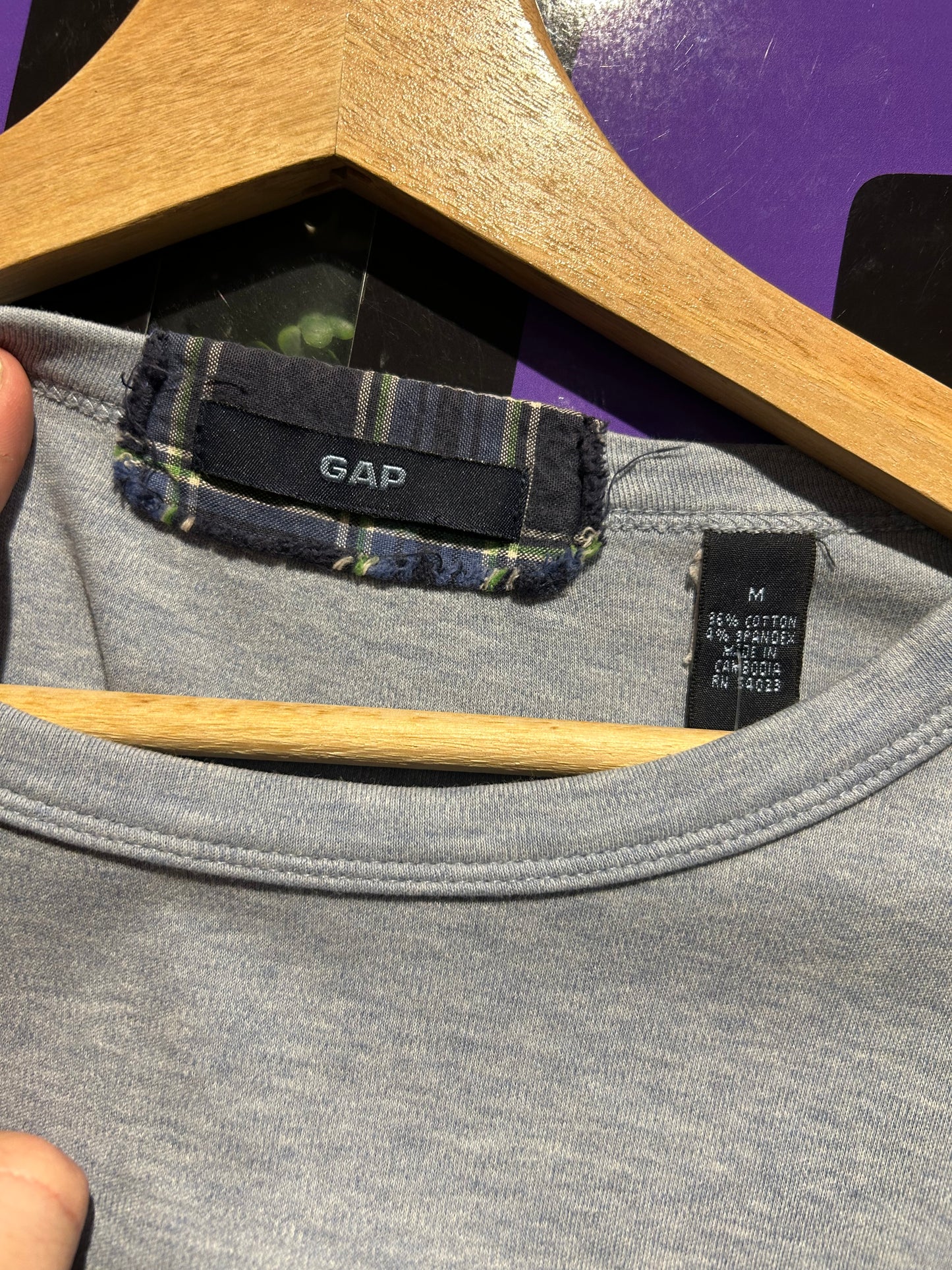00s Gap LS Shirt. Size Medium