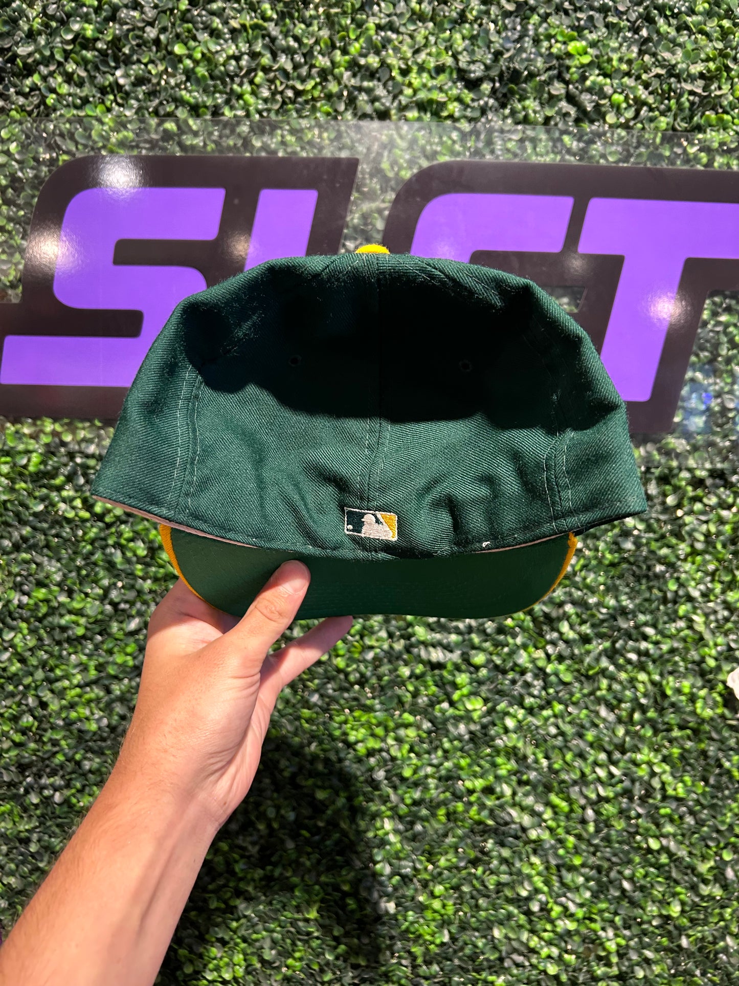 Vintage Oakland Athletics New Era Fitted Hat. Size 7 3/8