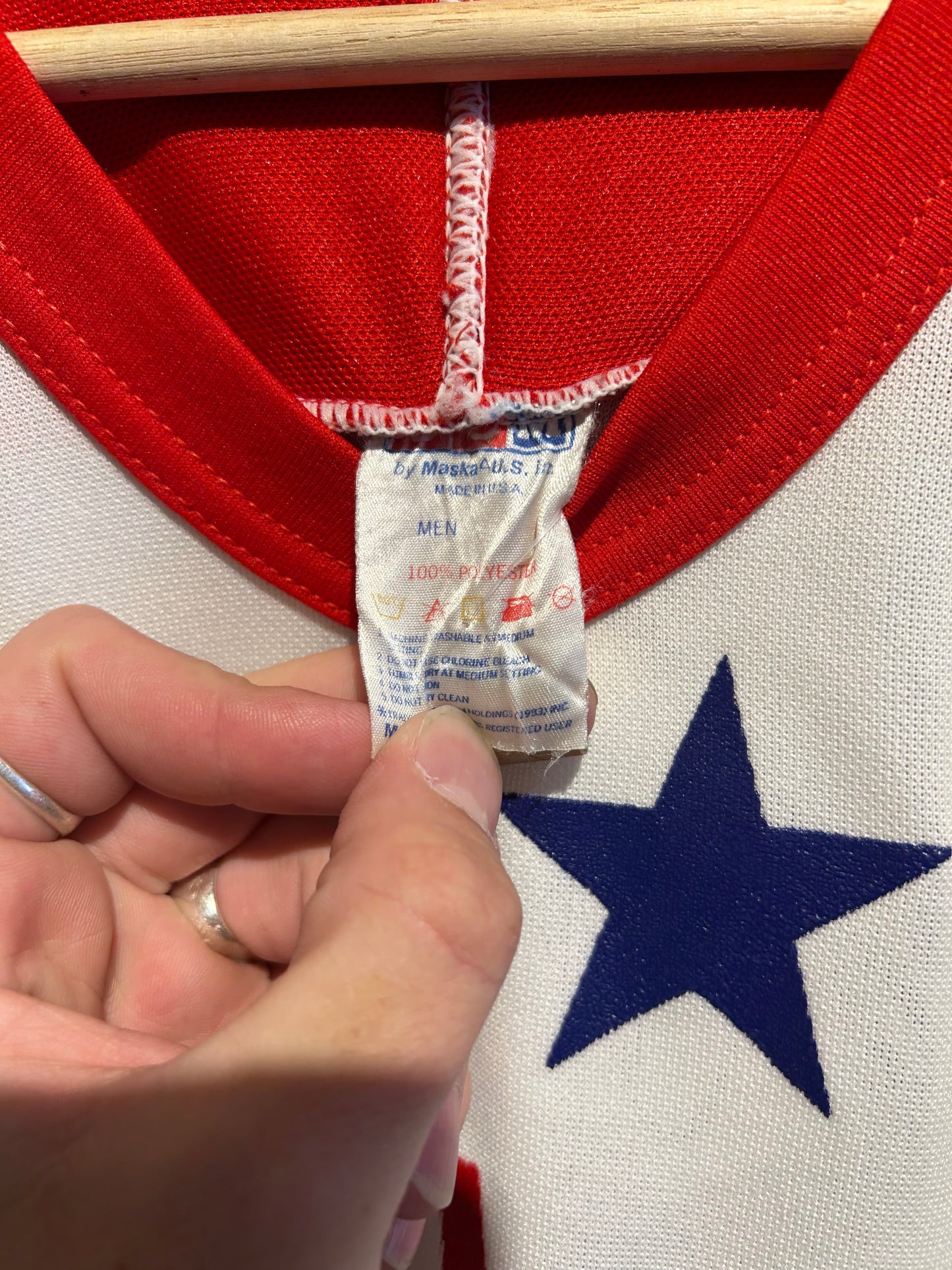 80s Washington Capitals Hockey Jersey. Size Large