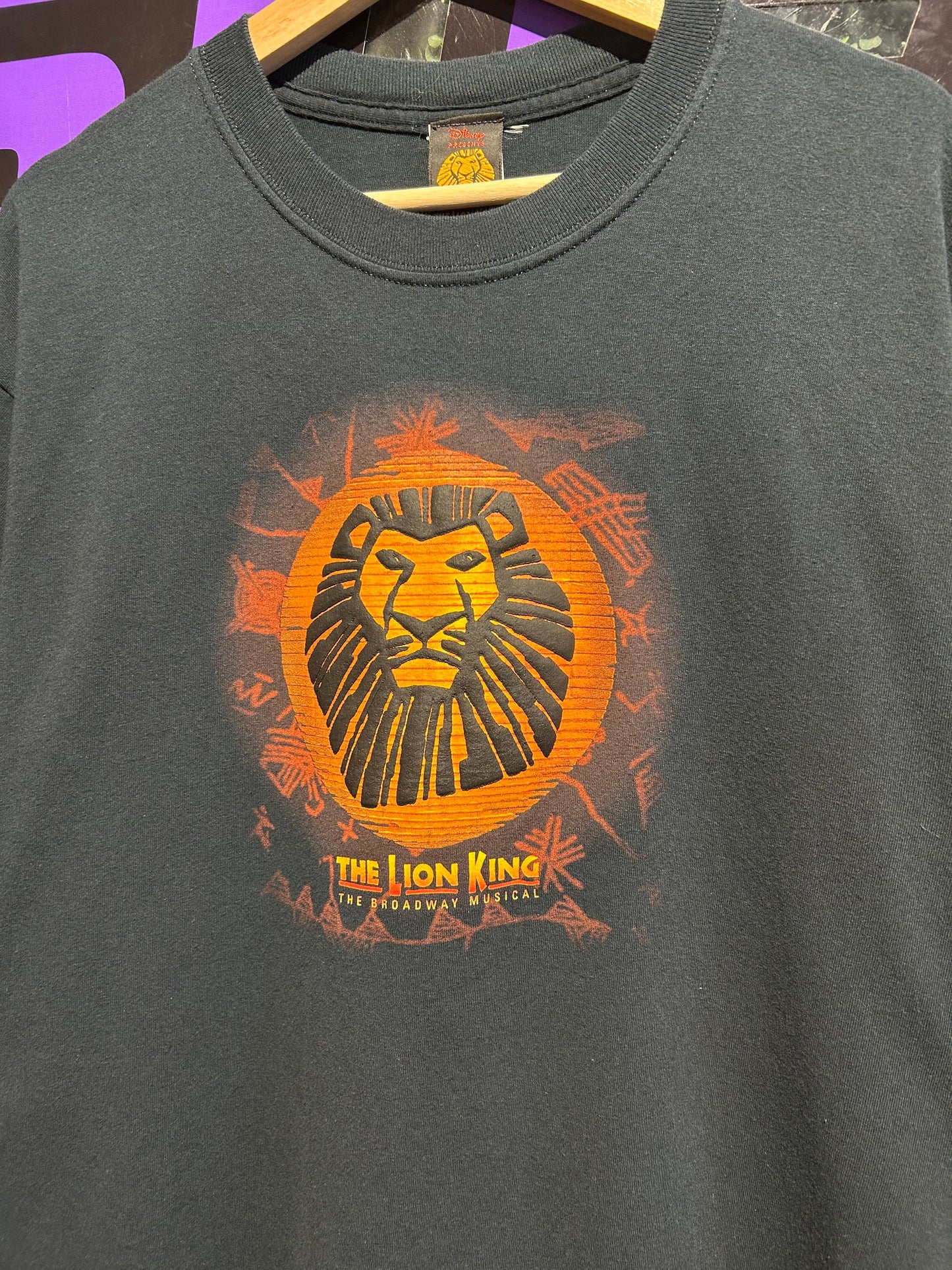 00s Lion King Broadway Musical New York T-Shirt. Size Large