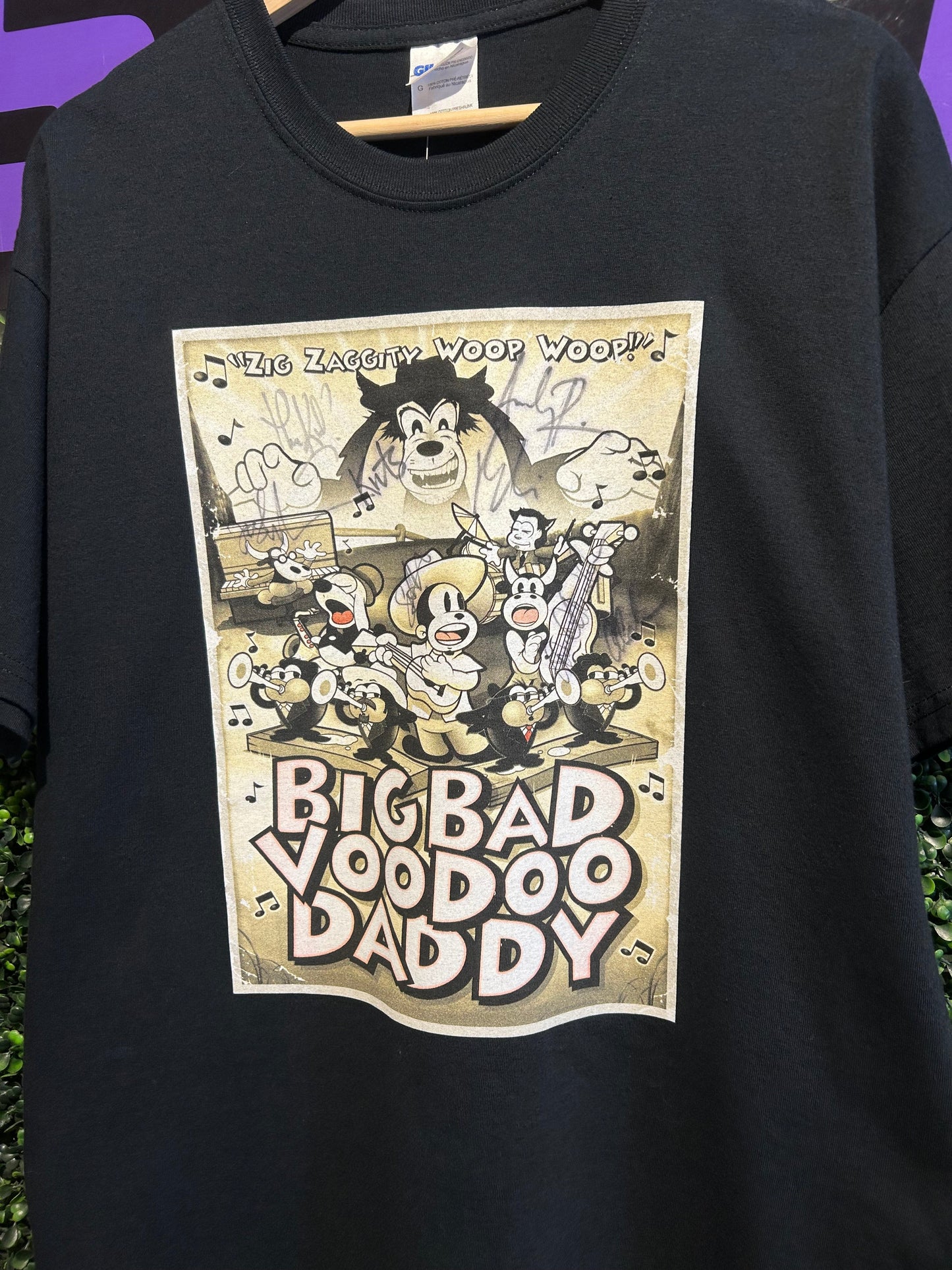 00s Big Bad Voodoo Daddy Signed T-Shirt. Size L/XL