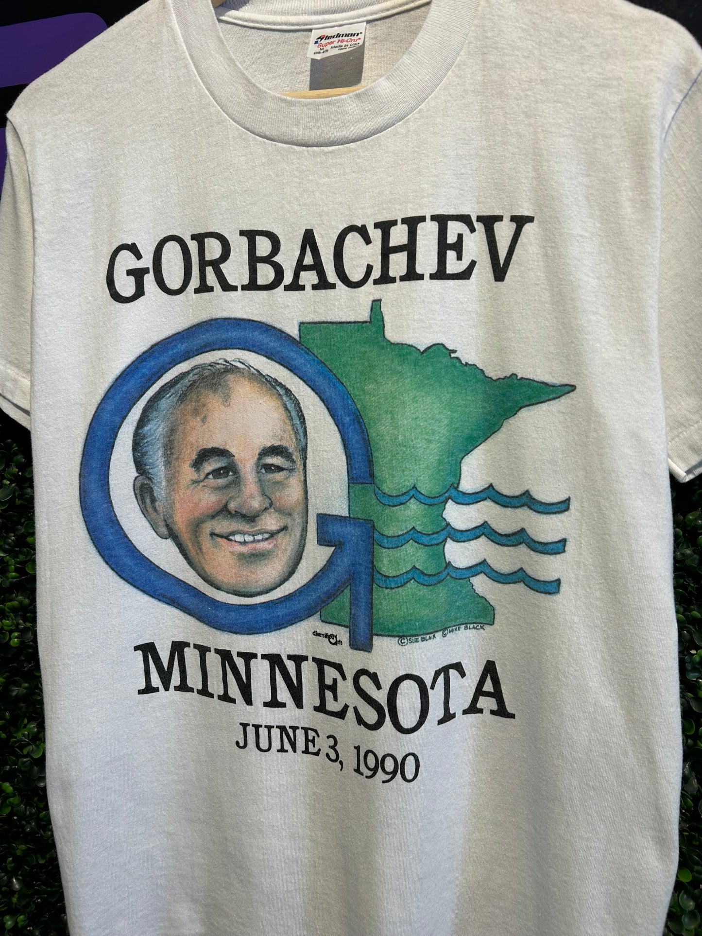 1990 Mikhail Gorbachev Minnesota T-Shirt. Size S/M