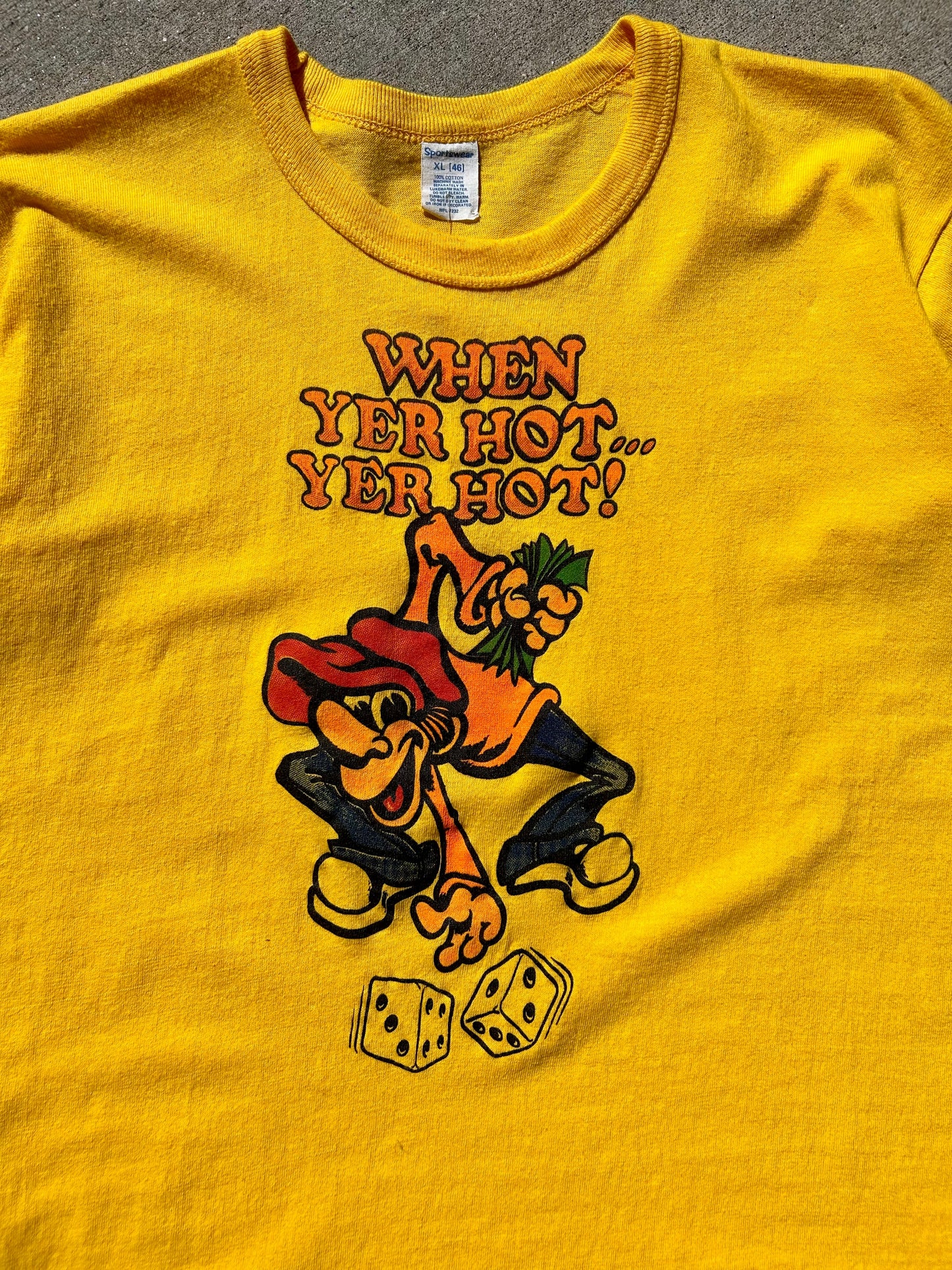 70s When Yer Hot… Yer Hot Dice Gambling T-Shirt. Size M/L