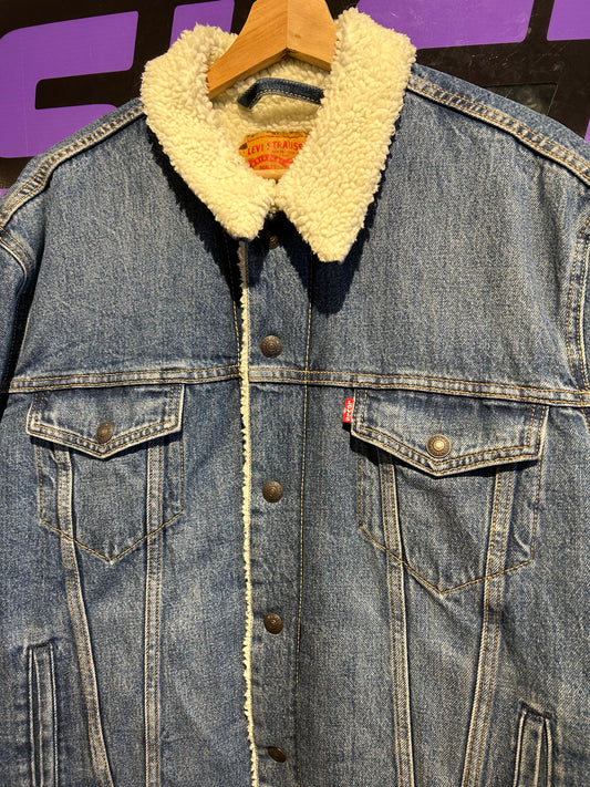 Levi’s Sherpa-Lined Denim Jacket. Size Large