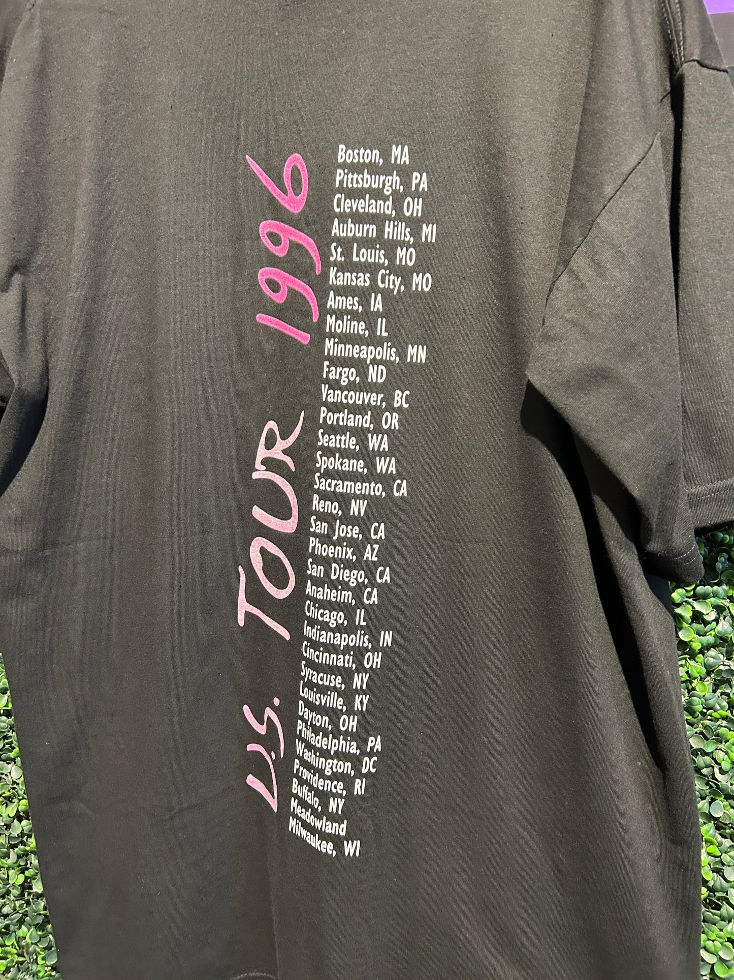 1996 Neil Diamond US Tour T-Shirt. Size XL