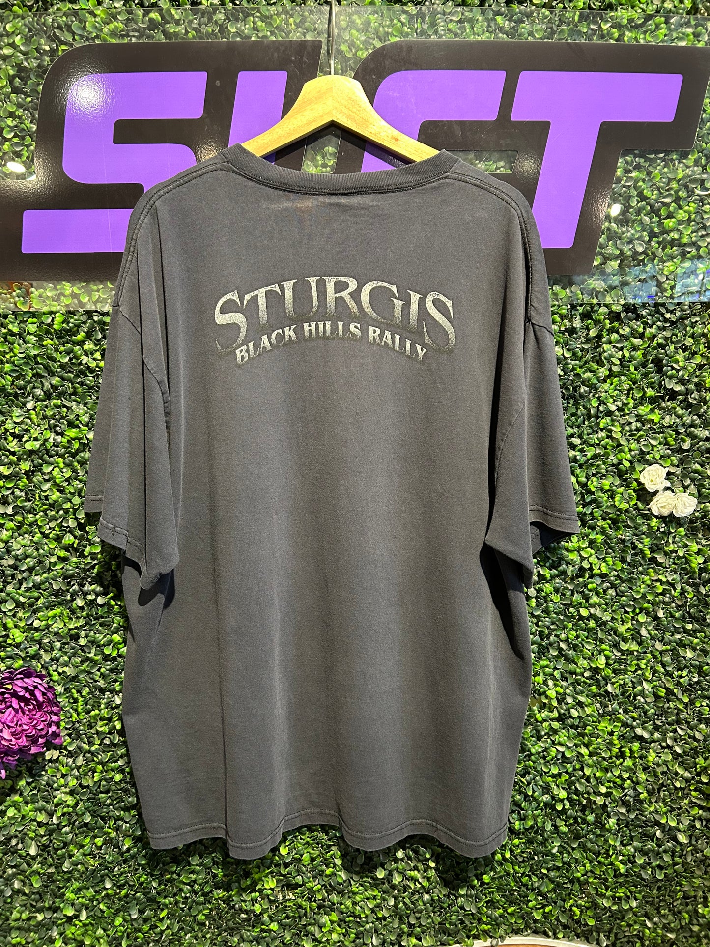 2009 Sturgis Black Hills Rally Survivors Wolf T-Shirt. Size XXL
