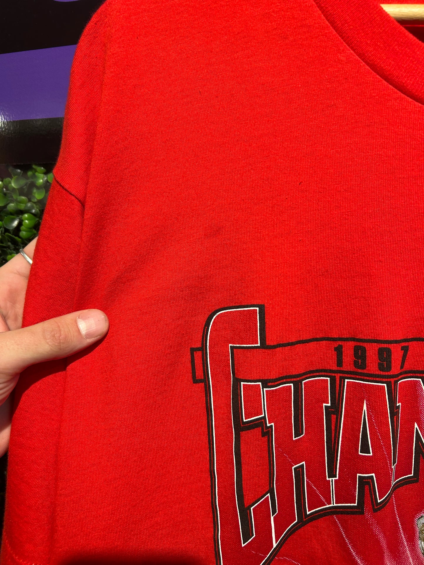 1997 Detroit Red Wings Stanley Cup T-Shirt. Size XL