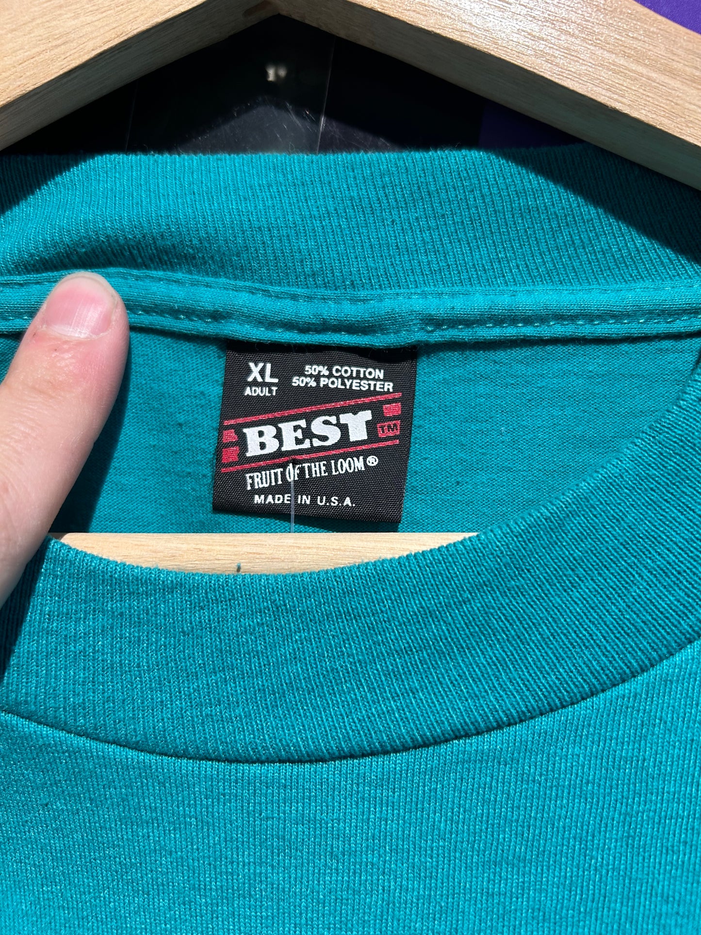 90s Holley’s Val Tavern T-Shirt. Size XL