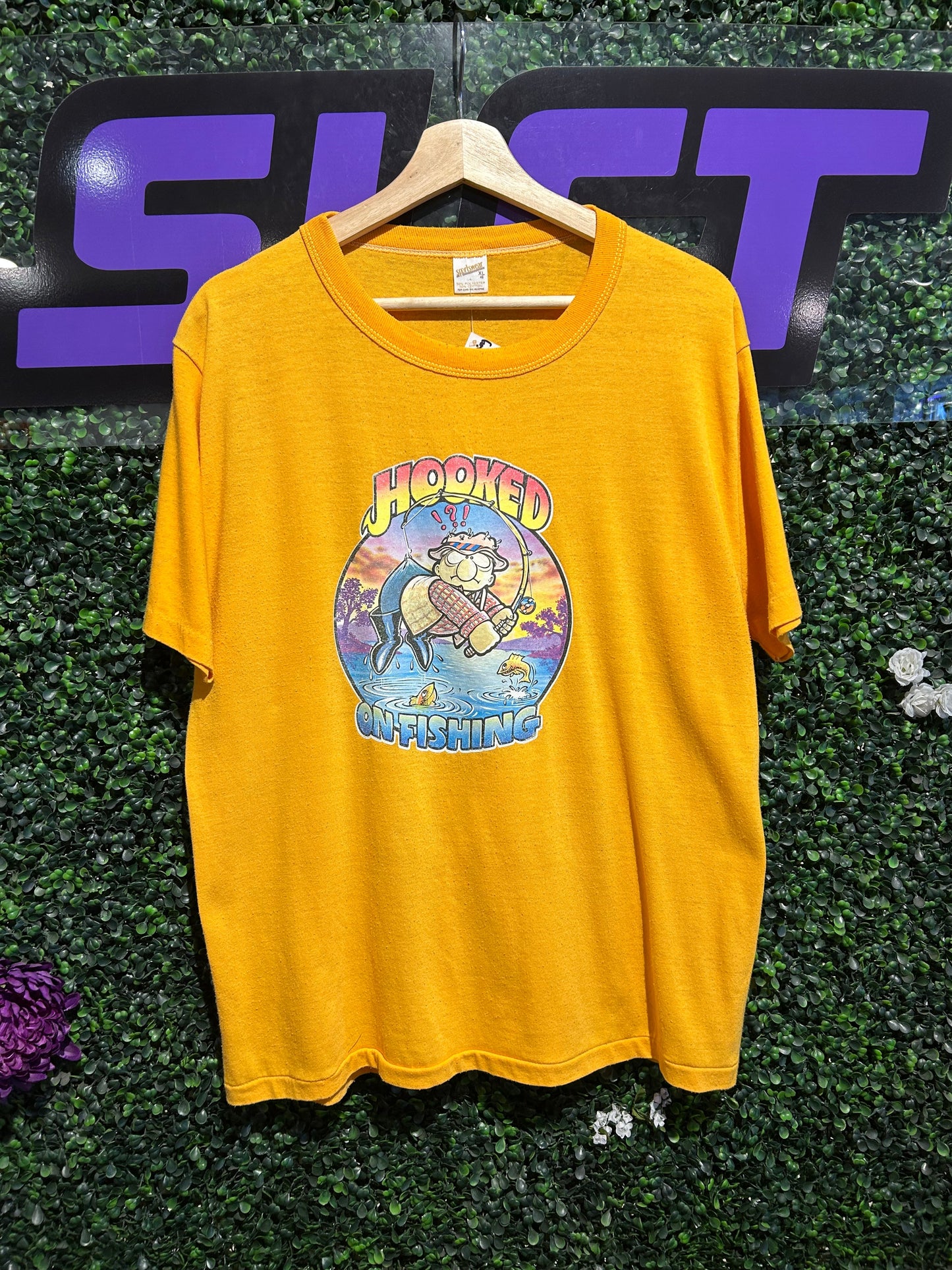 70s Hooked On Fishing T-Shirt. Size L/XL