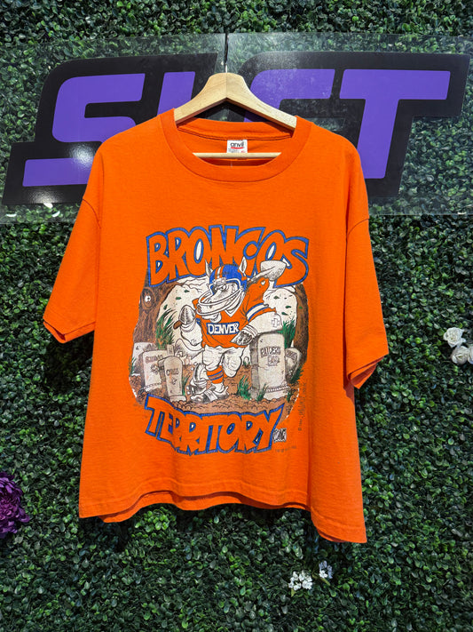 1993 Denver Broncos Territory T-Shirt. Size L/XL (Cropped)