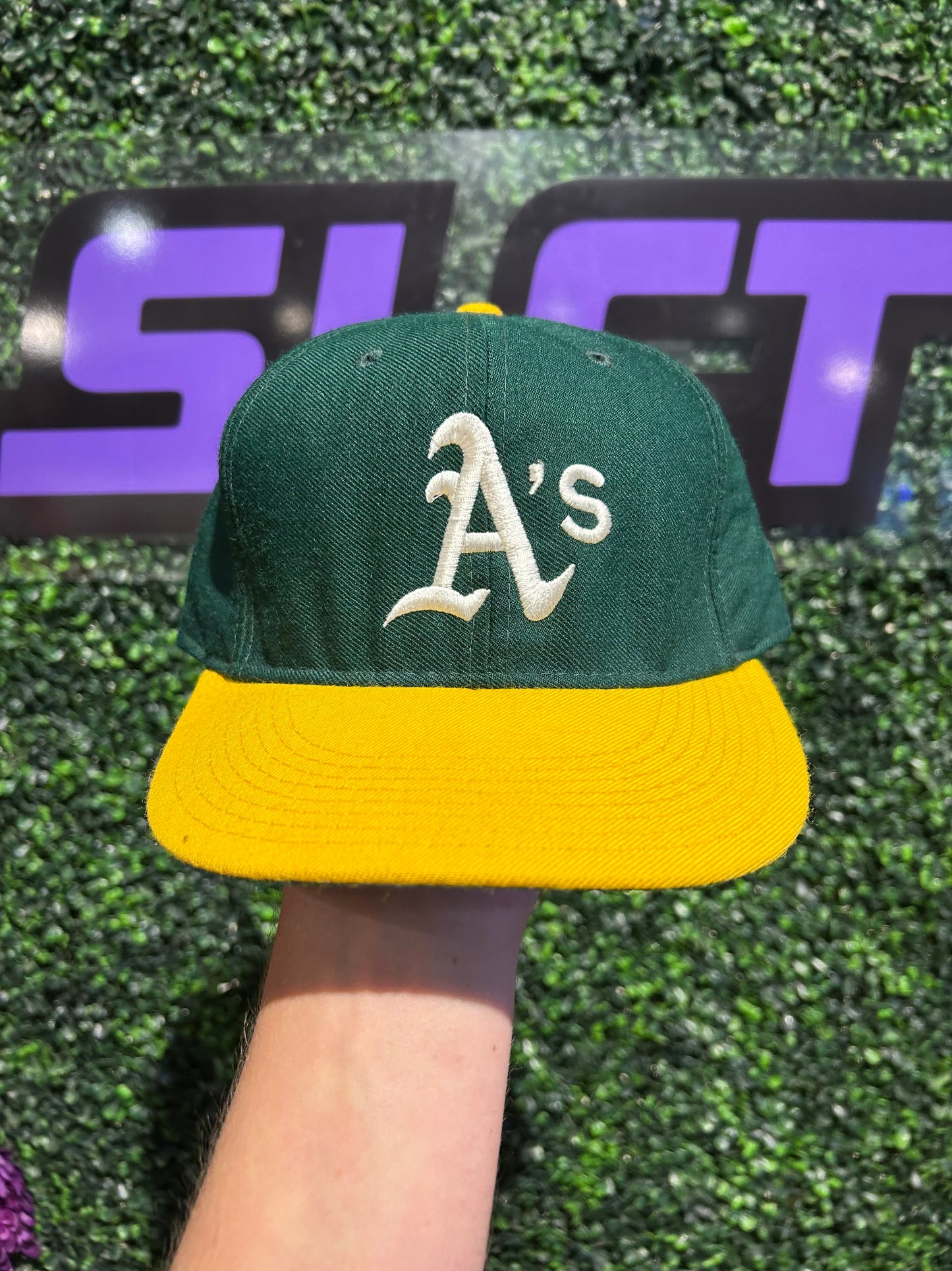 Vintage Oakland Athletics New Era Fitted Hat. Size 7 3/8