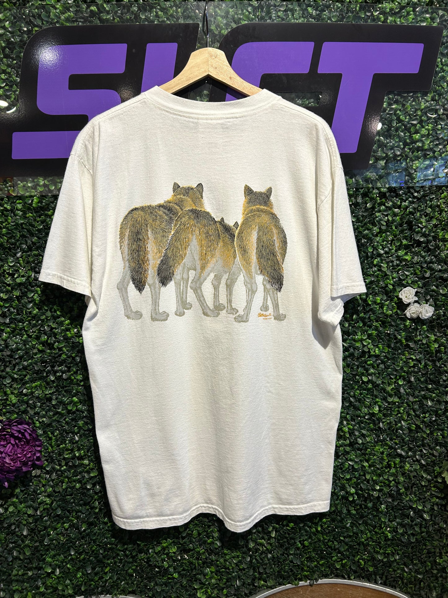 90s Bissett Manitoba Canada Wolf T-Shirt. Size Large