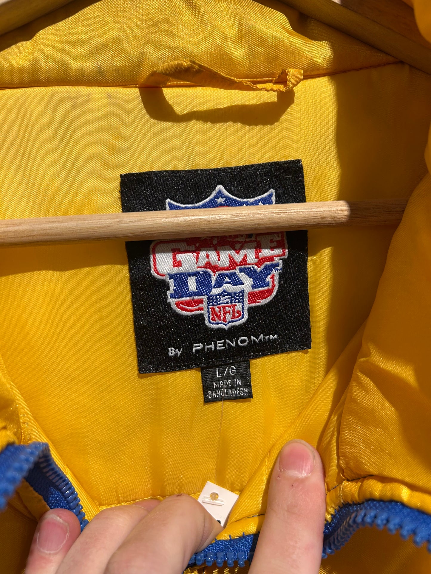 Vintage NFL Game Day St. Louis Rams Puffer Jacket. Size L/XL