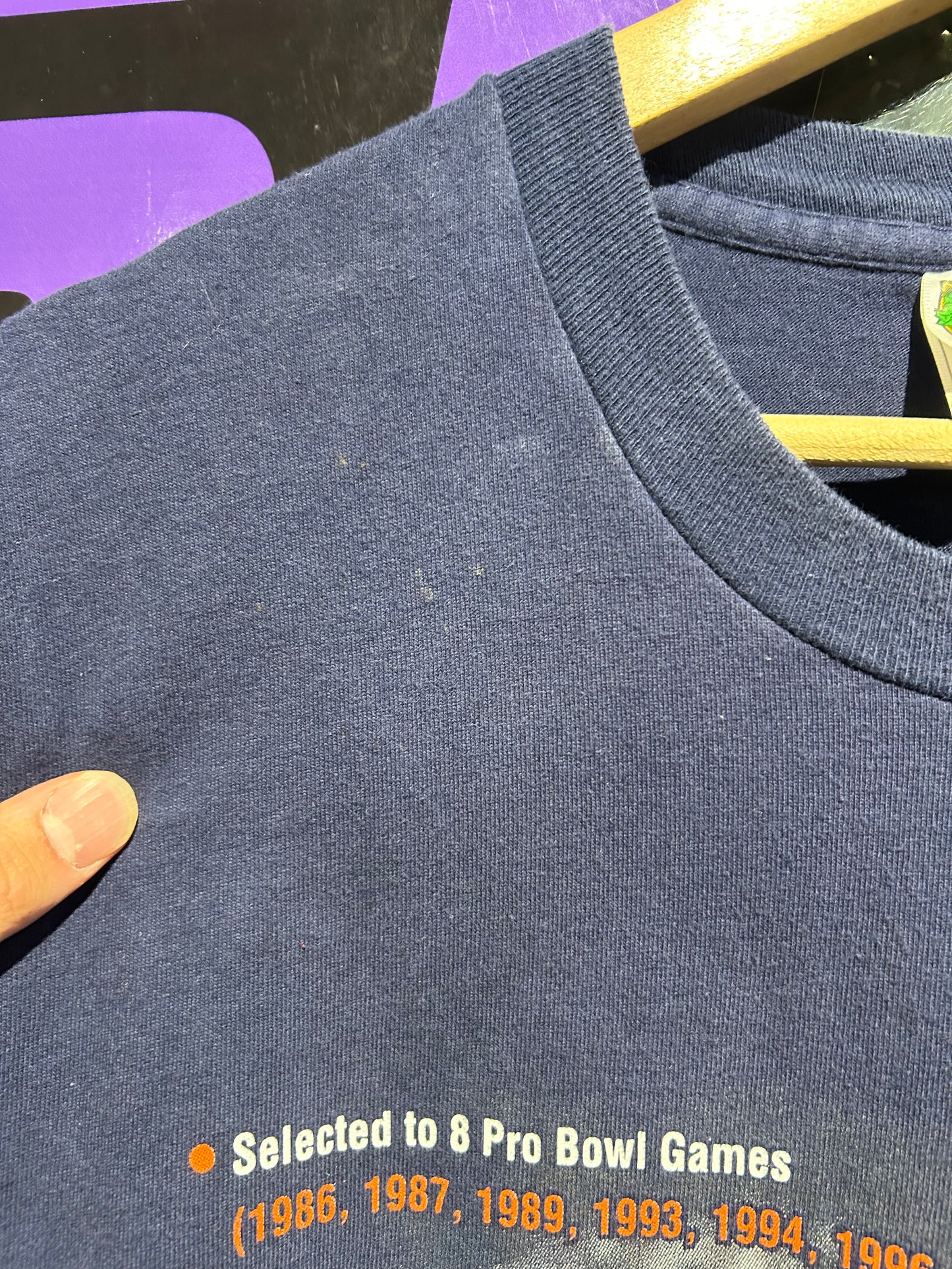 1998 Denver Broncos John Elway T-Shirt. Size Large