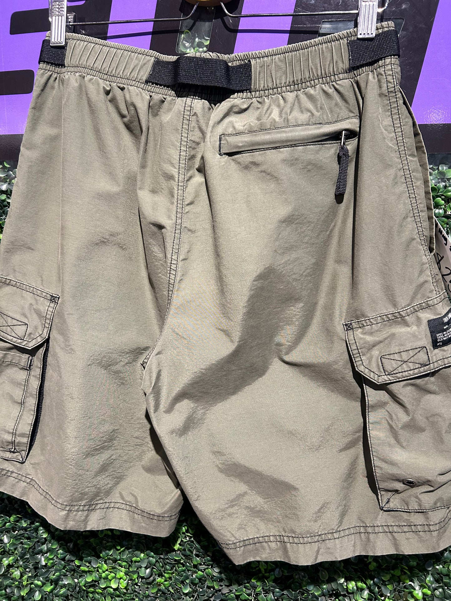 00s Old Navy Cargo Utility Shorts. Size Medium