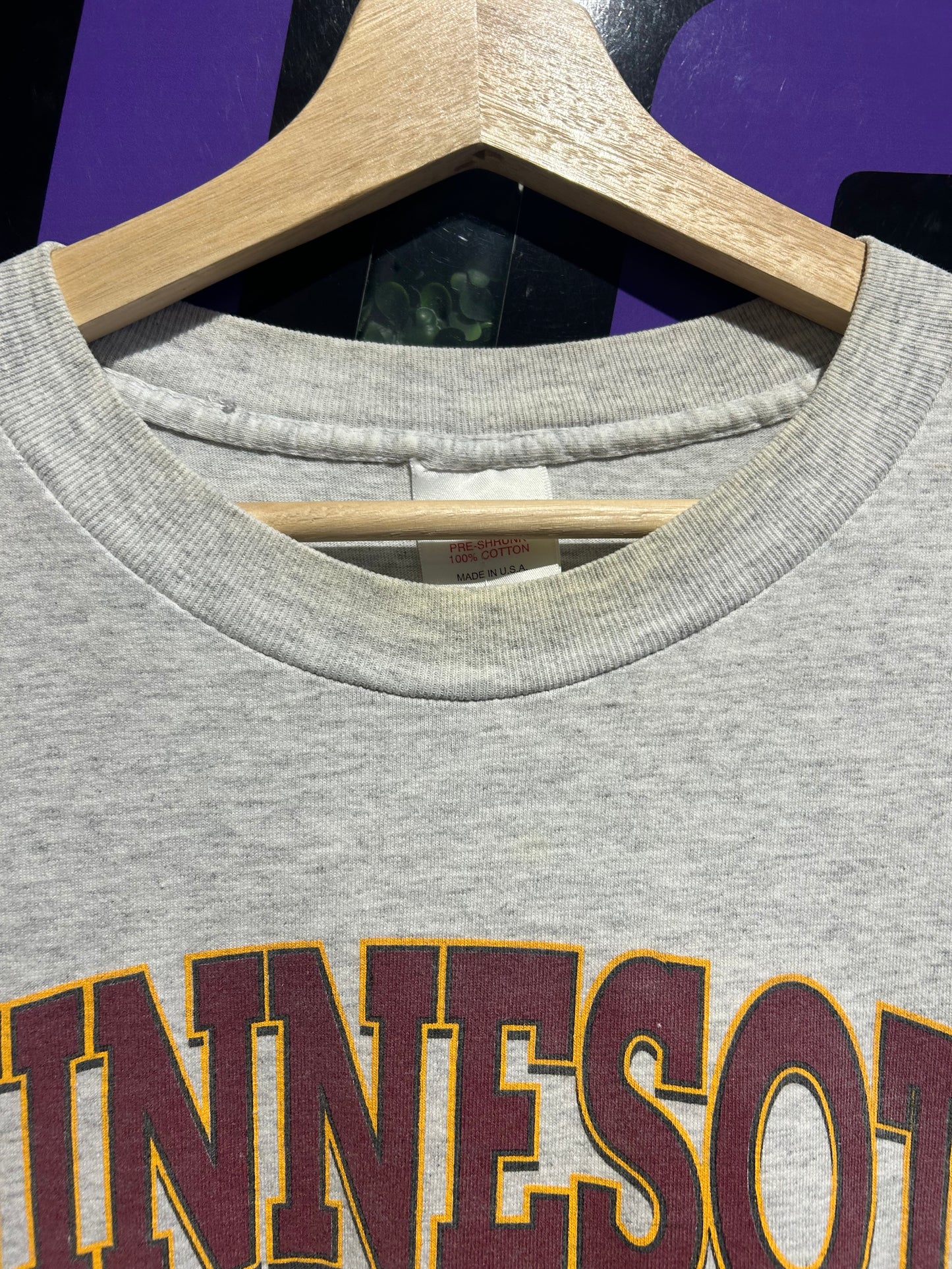 90s Minnesota Gophers Football T-Shirt. Size XL