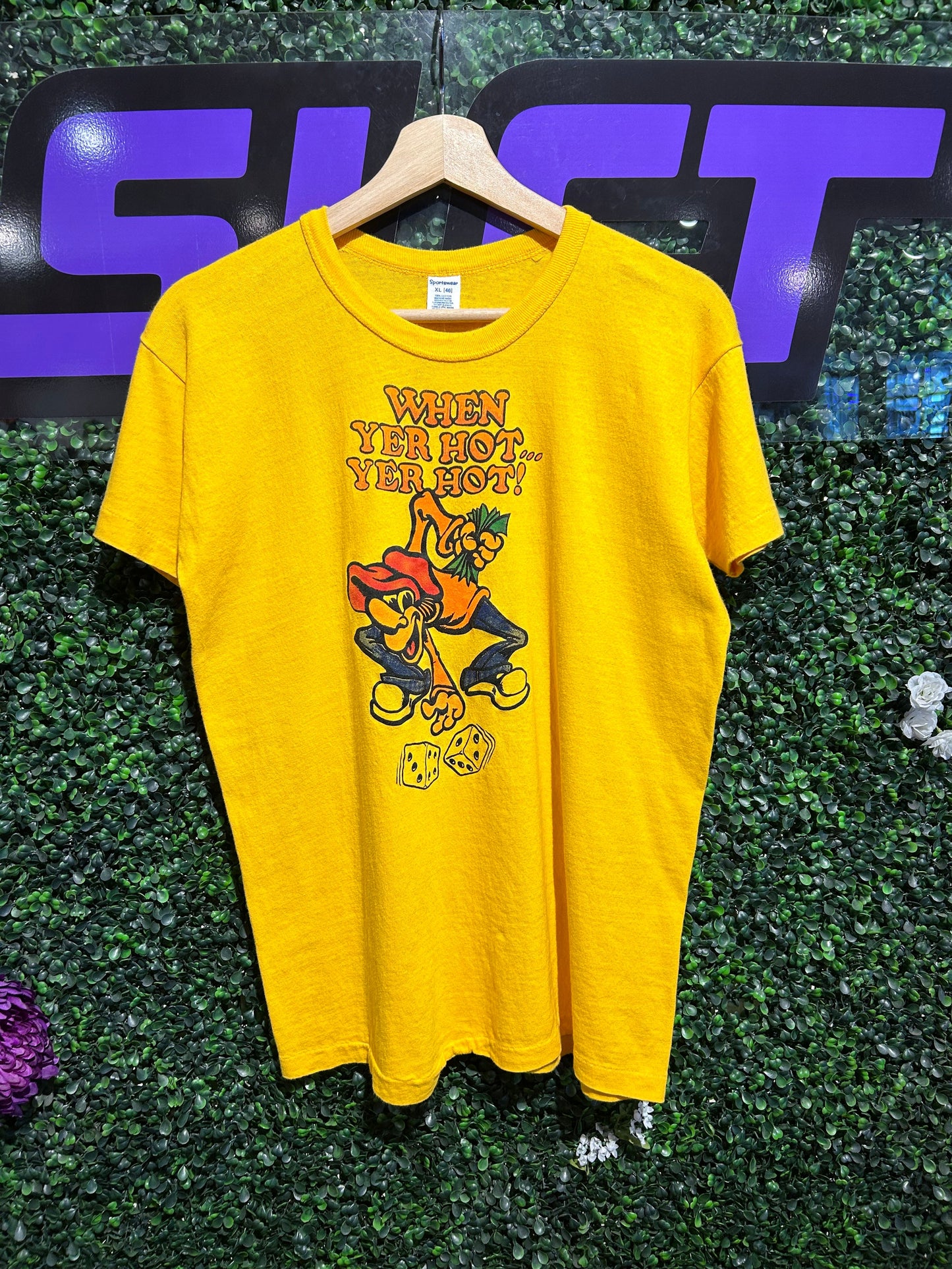 70s When Yer Hot… Yer Hot Dice Gambling T-Shirt. Size M/L