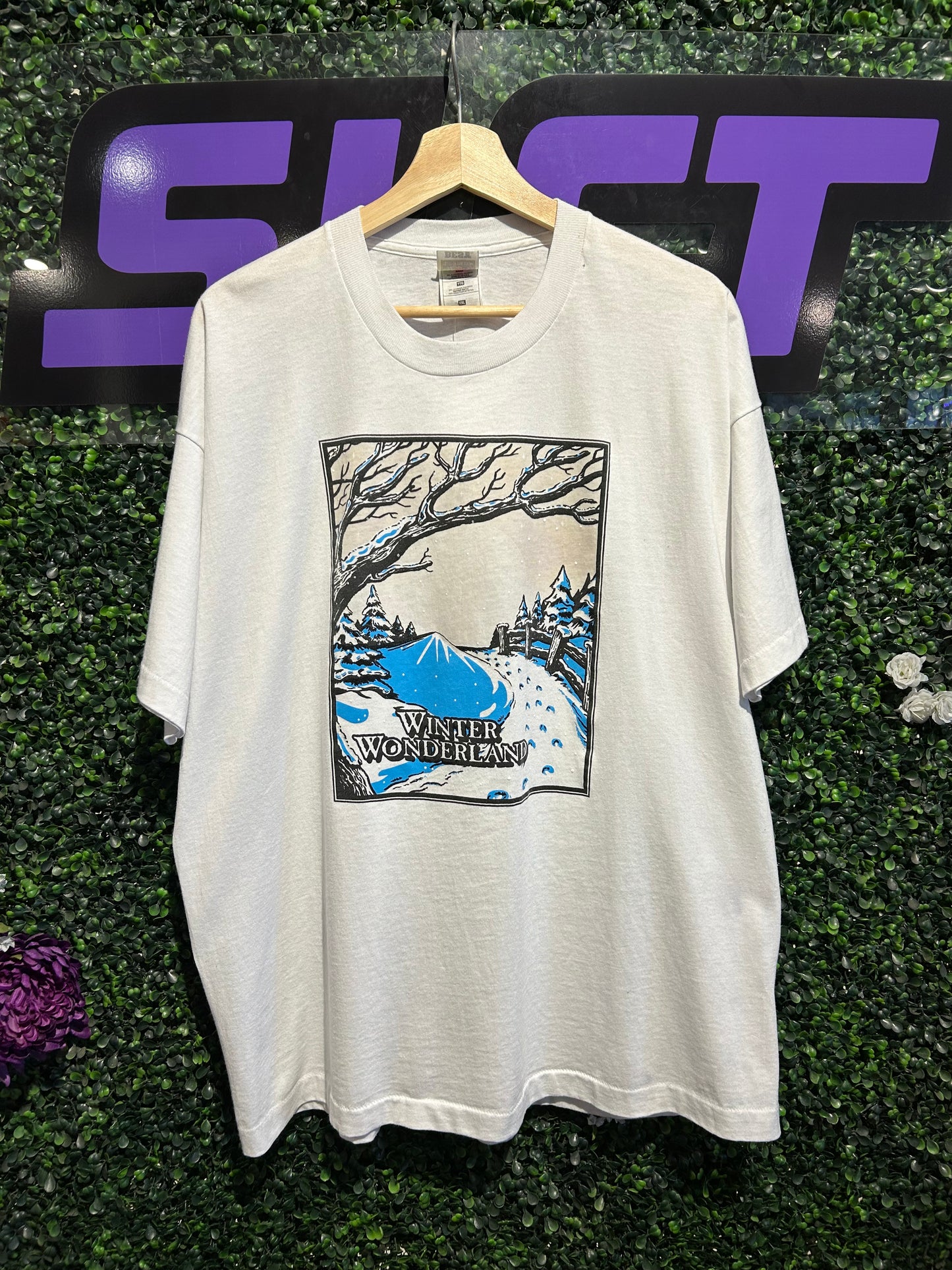 90s Winter Wonderland T-Shirt. Size XL (Boxy)