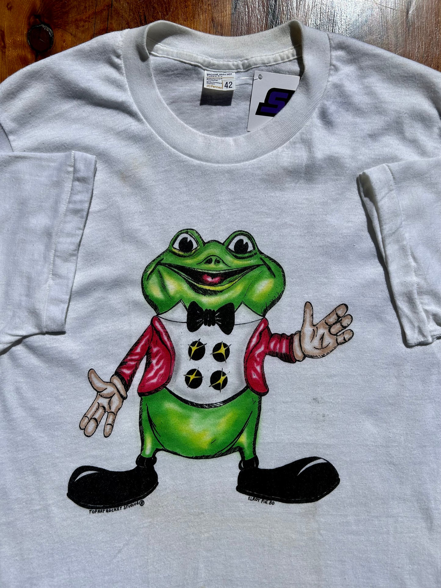 1980 Frog T-Shirt. Size S/M