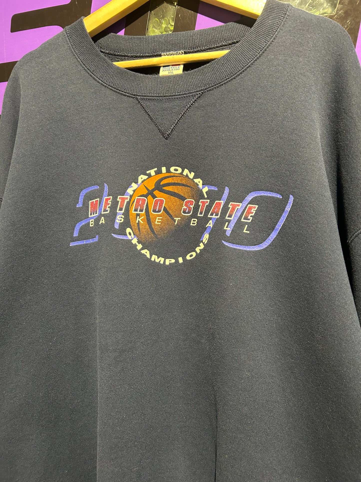 2000 Metro State Basketball Tournament Russell Crewneck. Size XXL
