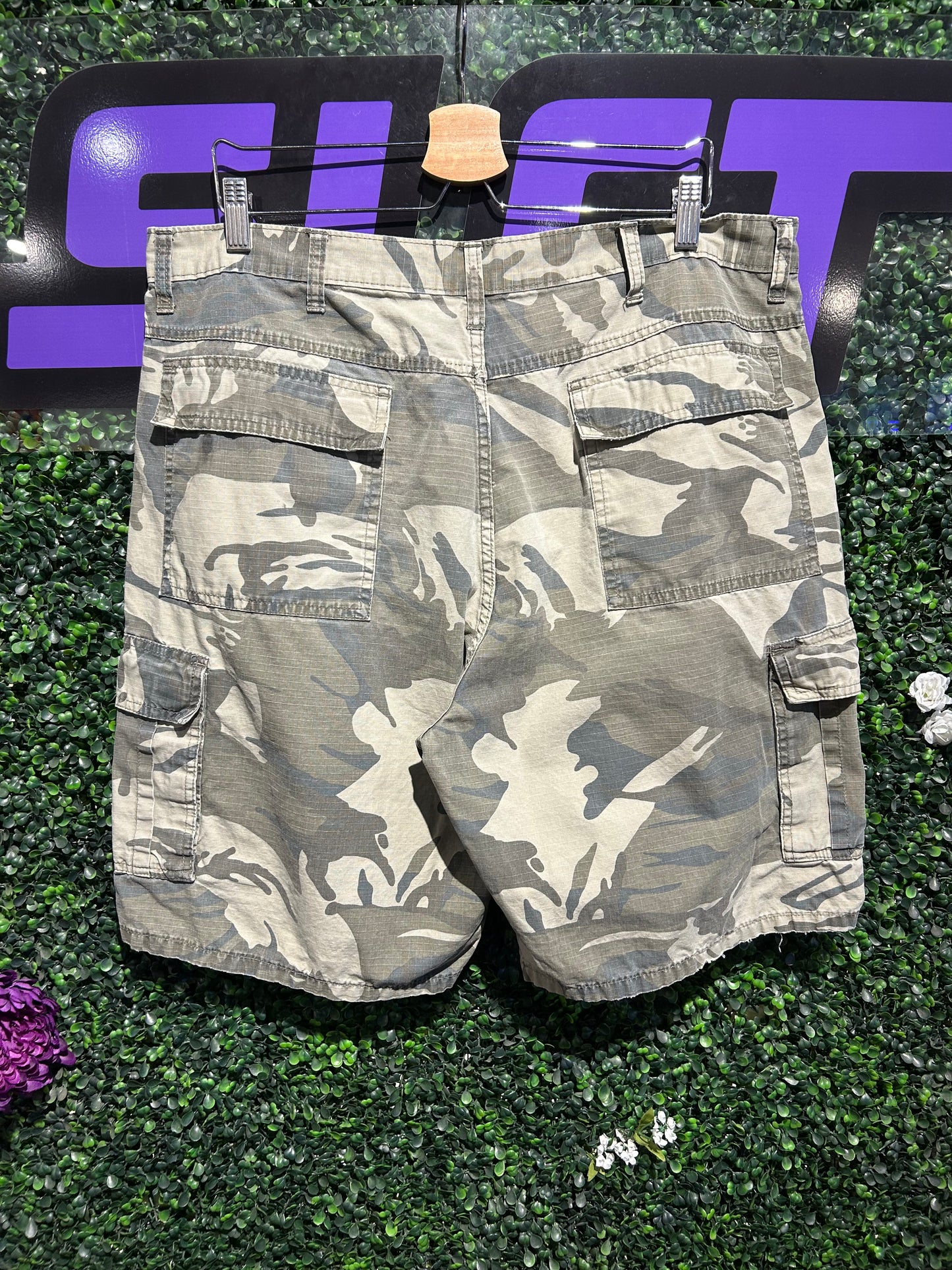 Vintage Wrangler Camo Cargo Shorts. 38” Waist