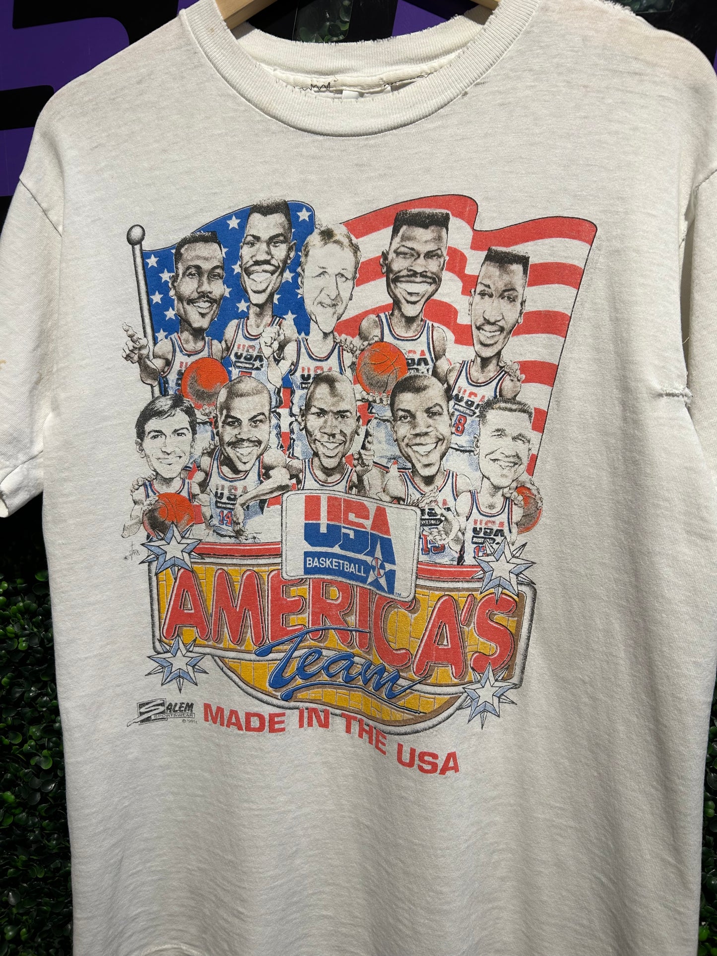 1992 USA Basketball “America’s Team” Salem Sportswear T-Shirt. Size Medium