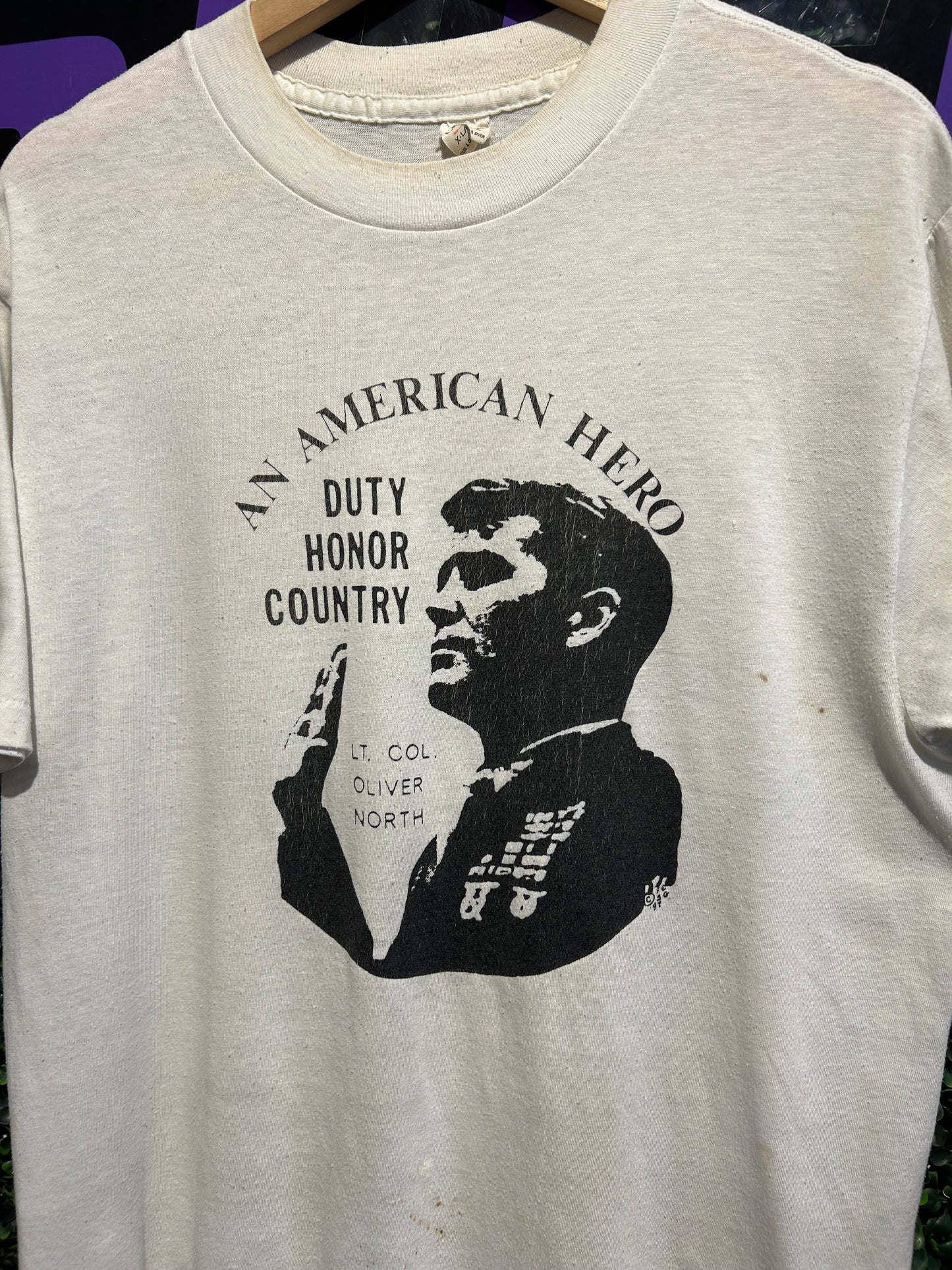 80s Lt. Col. Oliver North An American Hero T-Shirt. Size Large