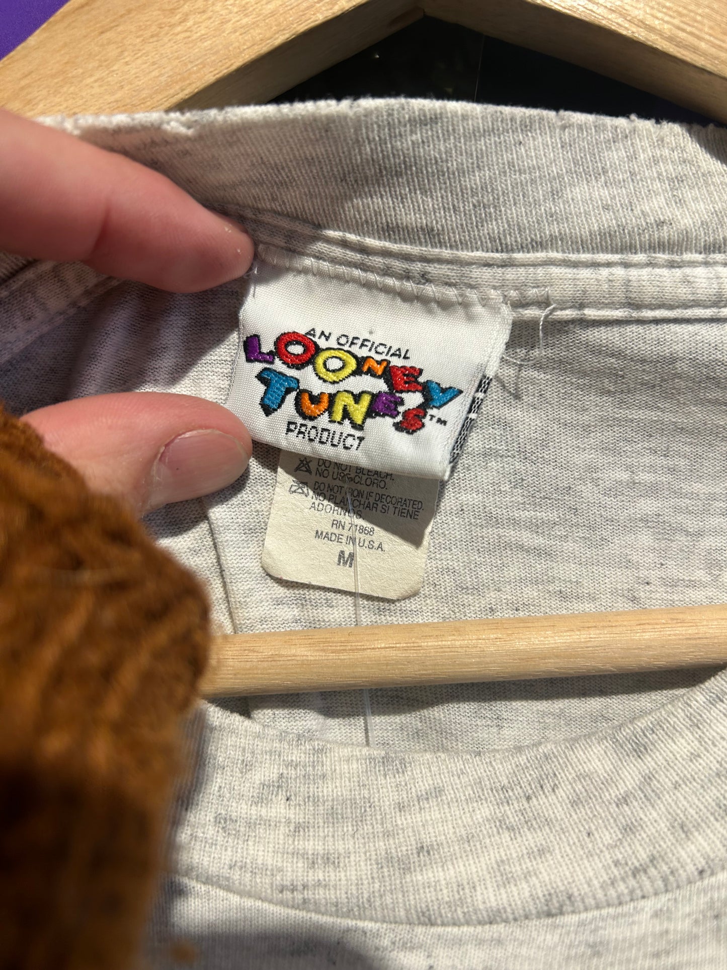 1995 Looney Tunes Christmas T-Shirt. Size Large