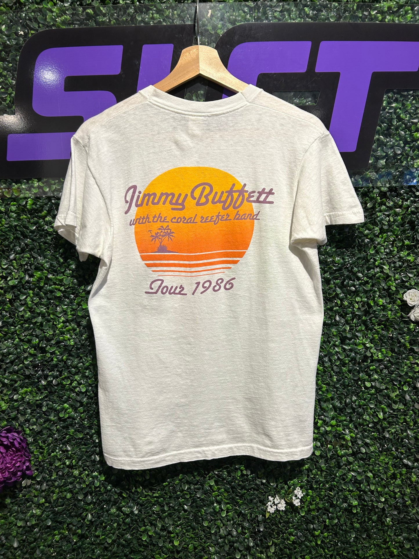 1986 Jimmy Buffett And The Coral Reef Band Tour T-Shirt. Size Medium