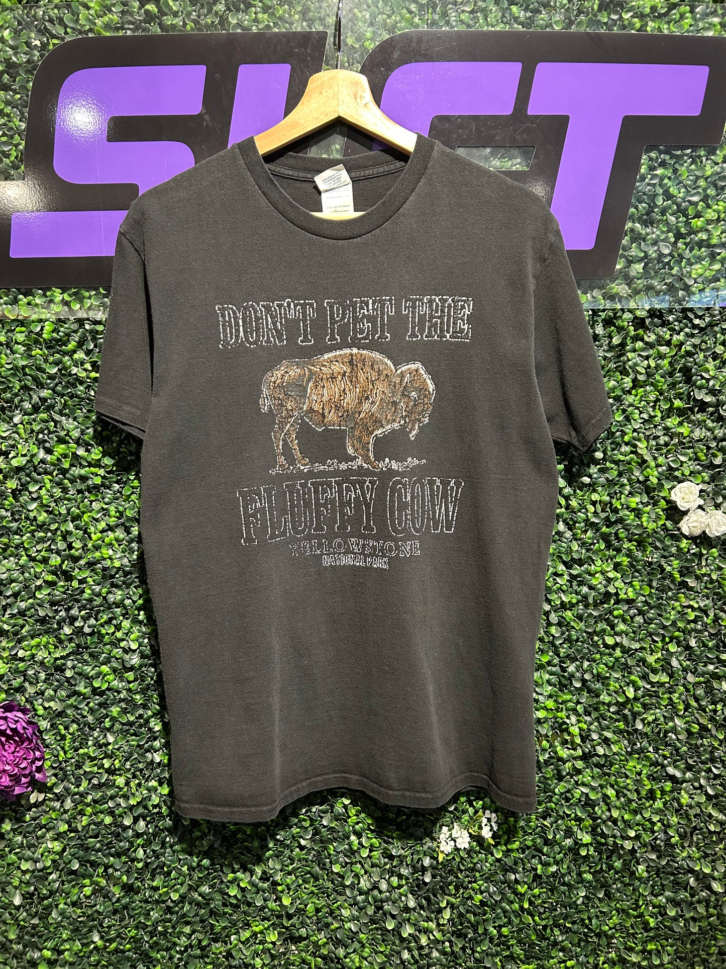 00s Don’t Pet The Fluffy Cow Buffalo T-Shirt. Size Medium