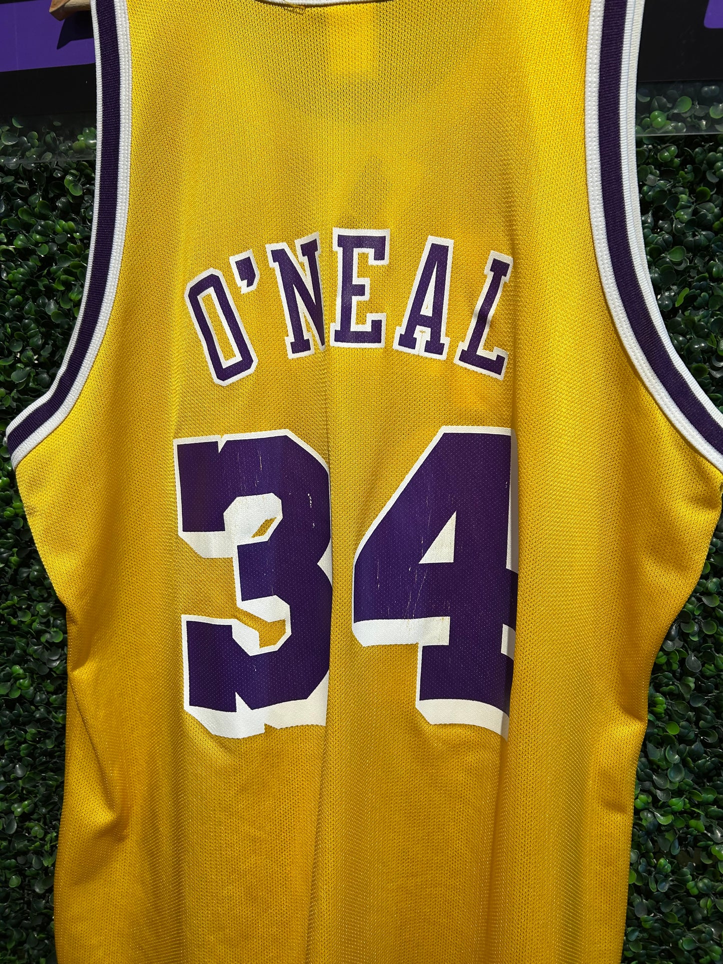 Vintage Los Angeles Lakers #34 Shaquille O’Neal Champion Jersey. Size L/XL