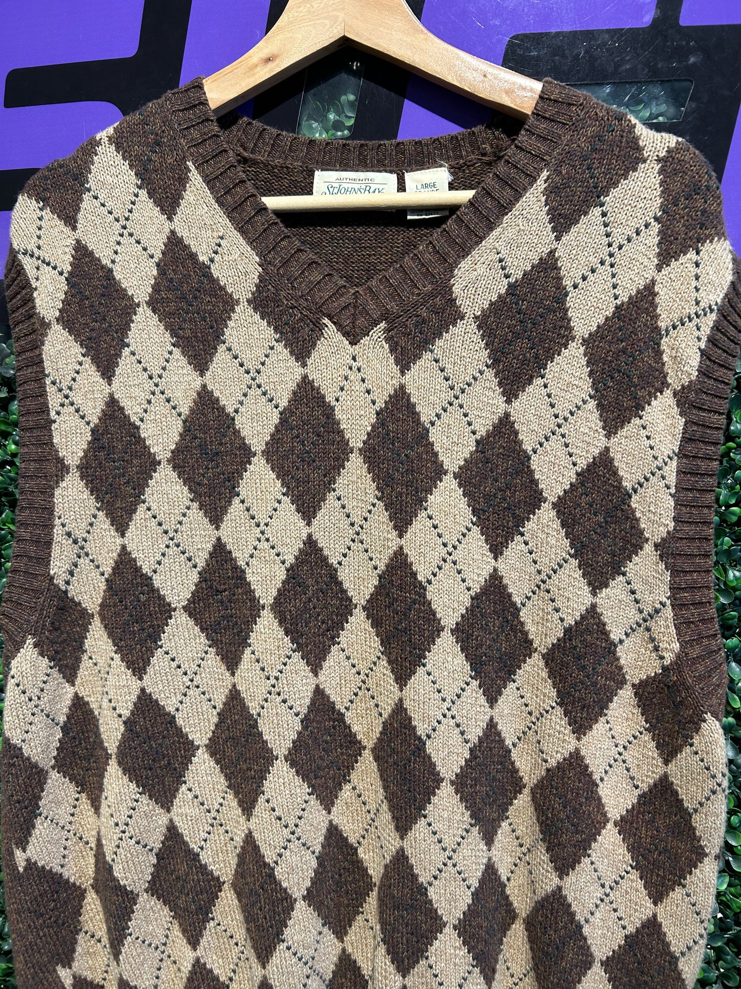 Vintage St. John’s Bat Argyle Sweater Vest. Size Large