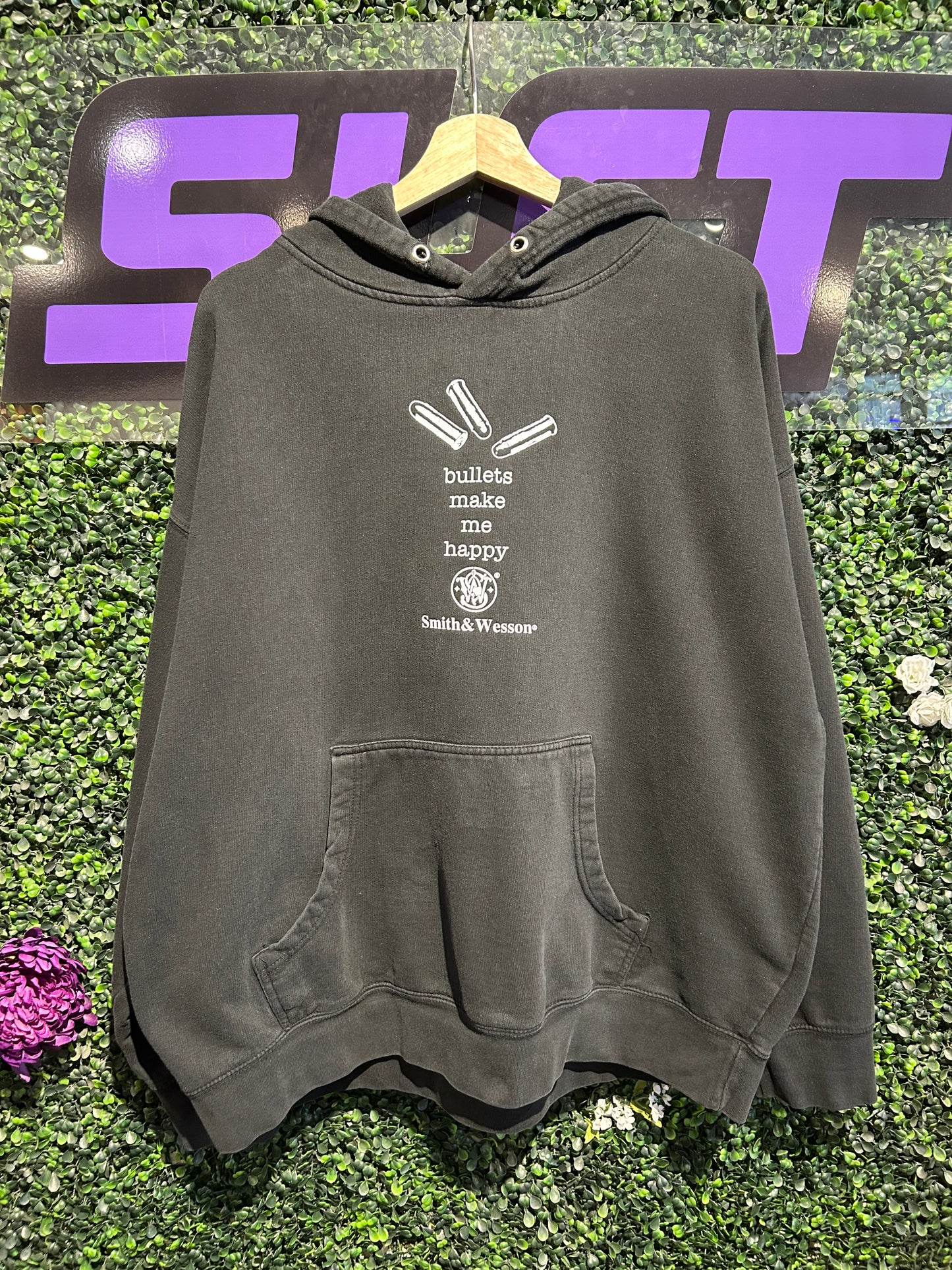 00s Smith & Wesson Bullets Make Me Happy Hoodie. Size XL