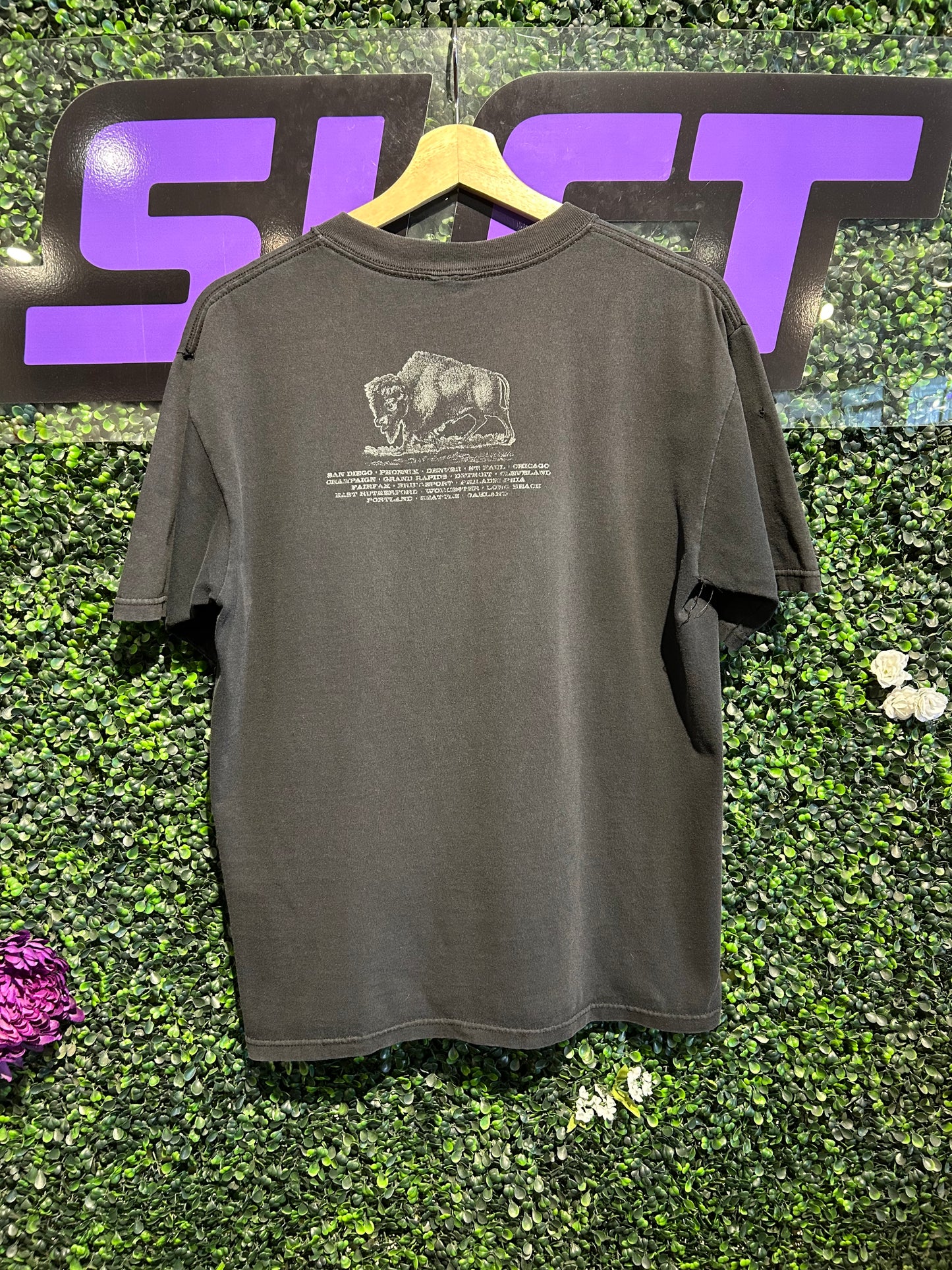2005 Foo Fighters In Your Honor Tour T-Shirt. Size Medium