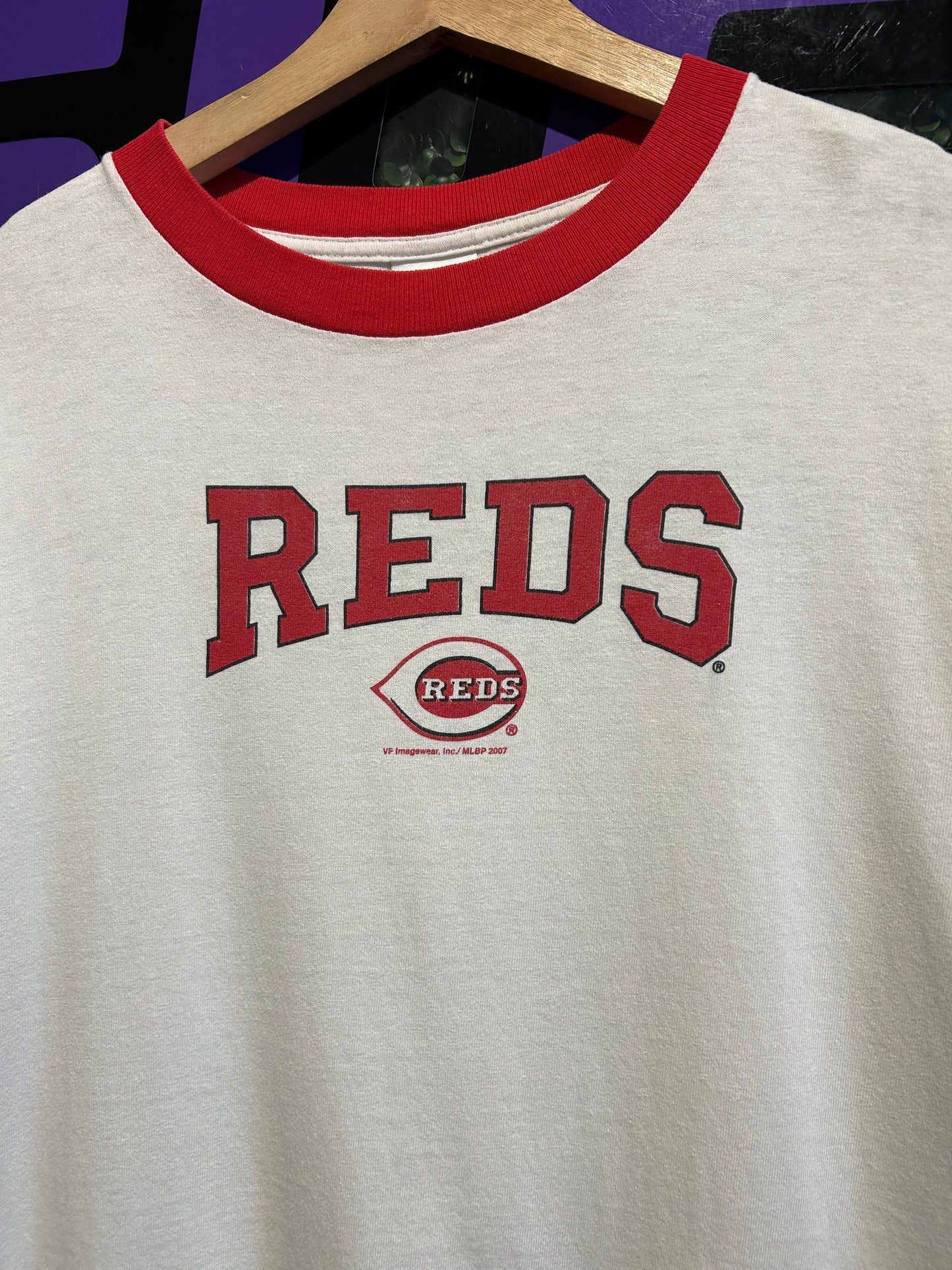 2006 Cincinnati Reds Ringer T-Shirt. Size Medium