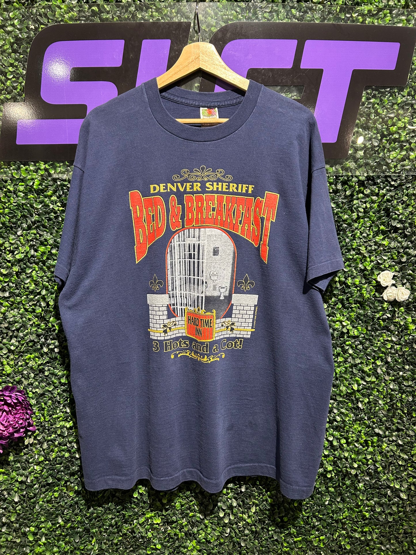 90s Denver Sheriff Bed & Breakfast T-Shirt. Size XL