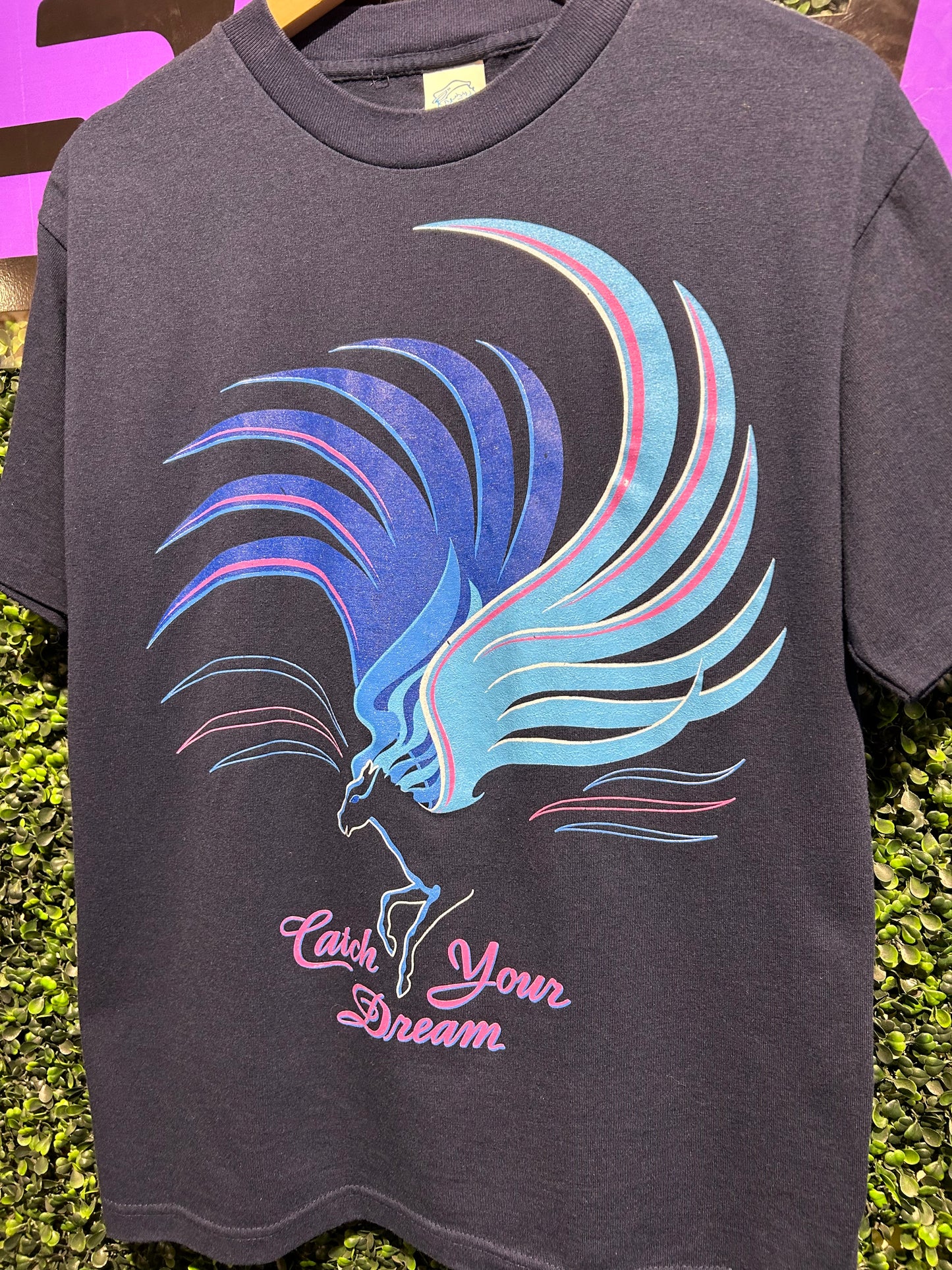 90s Catch Your Dream Pegasus T-Shirt. Size Medium