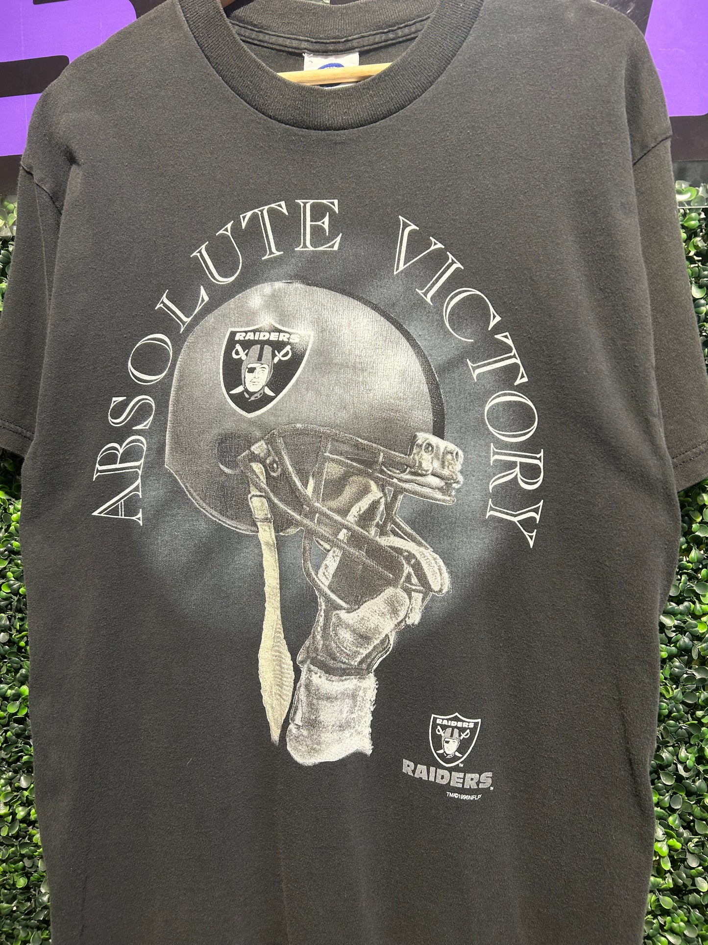1996 Oakland Raiders Absolute Victory T-Shirt. Size Large