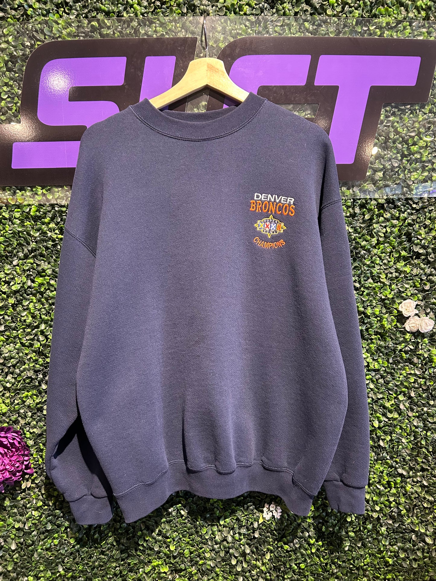 1998 Denver Broncos Super Bowl Embroidered Crewneck. Size Large