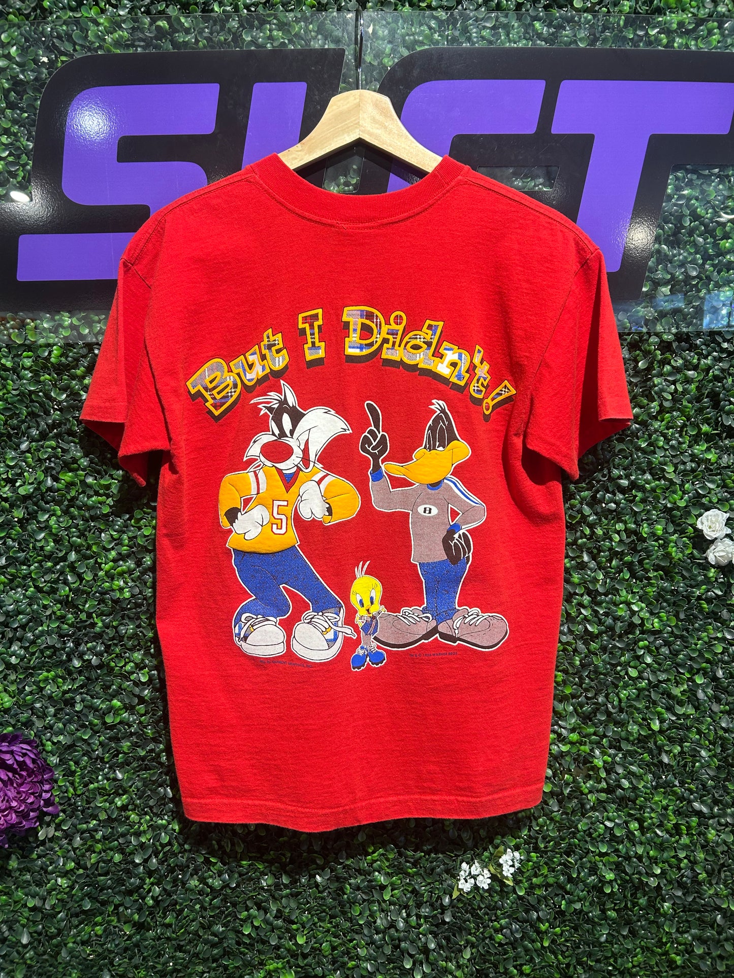 1996 Woulda Coulda Shoulda Looney Tunes T-Shirt. Size Medium