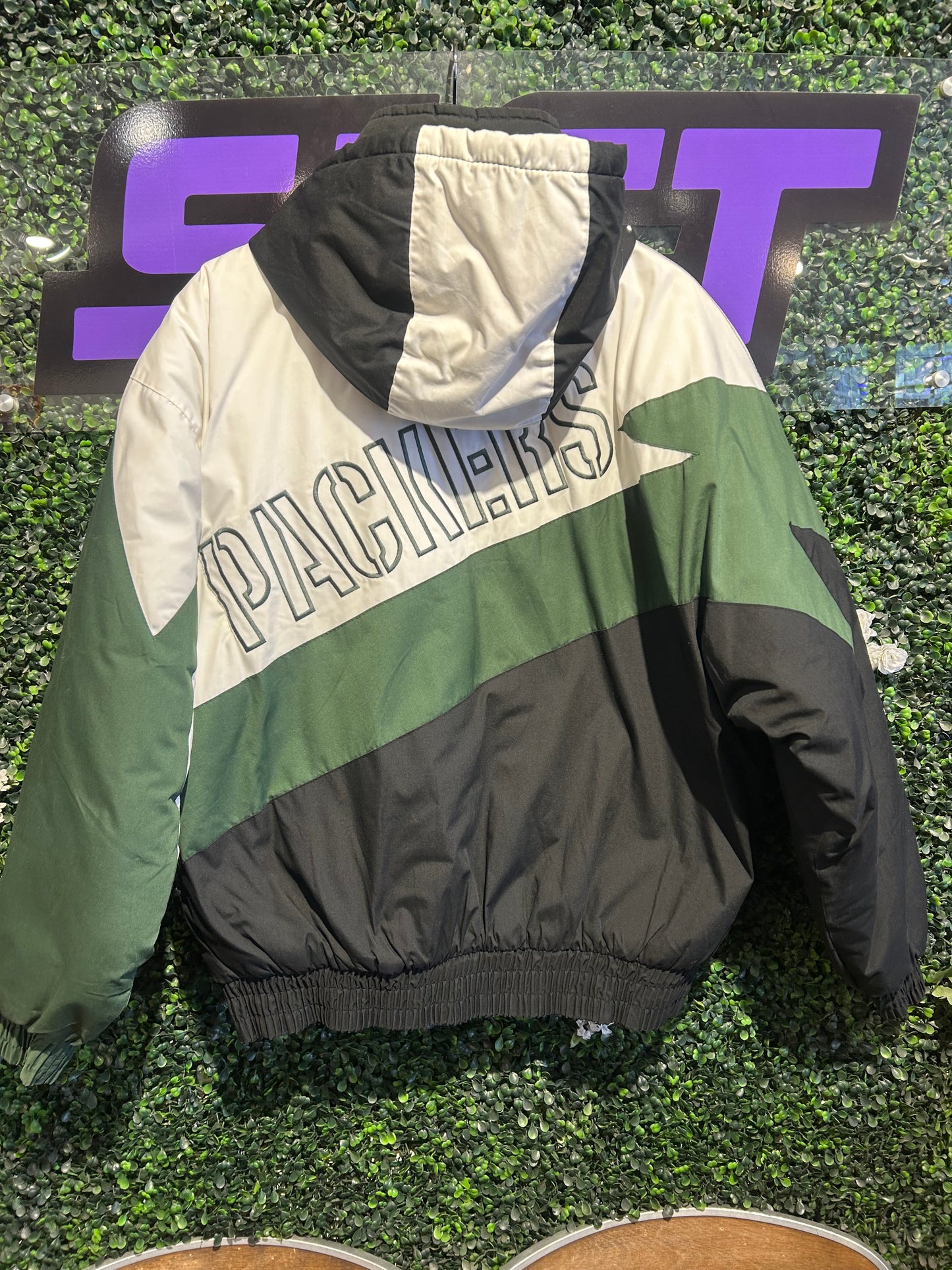 90s NFL Game Day Green Bay Packers Puffer Jacket. Size M/L