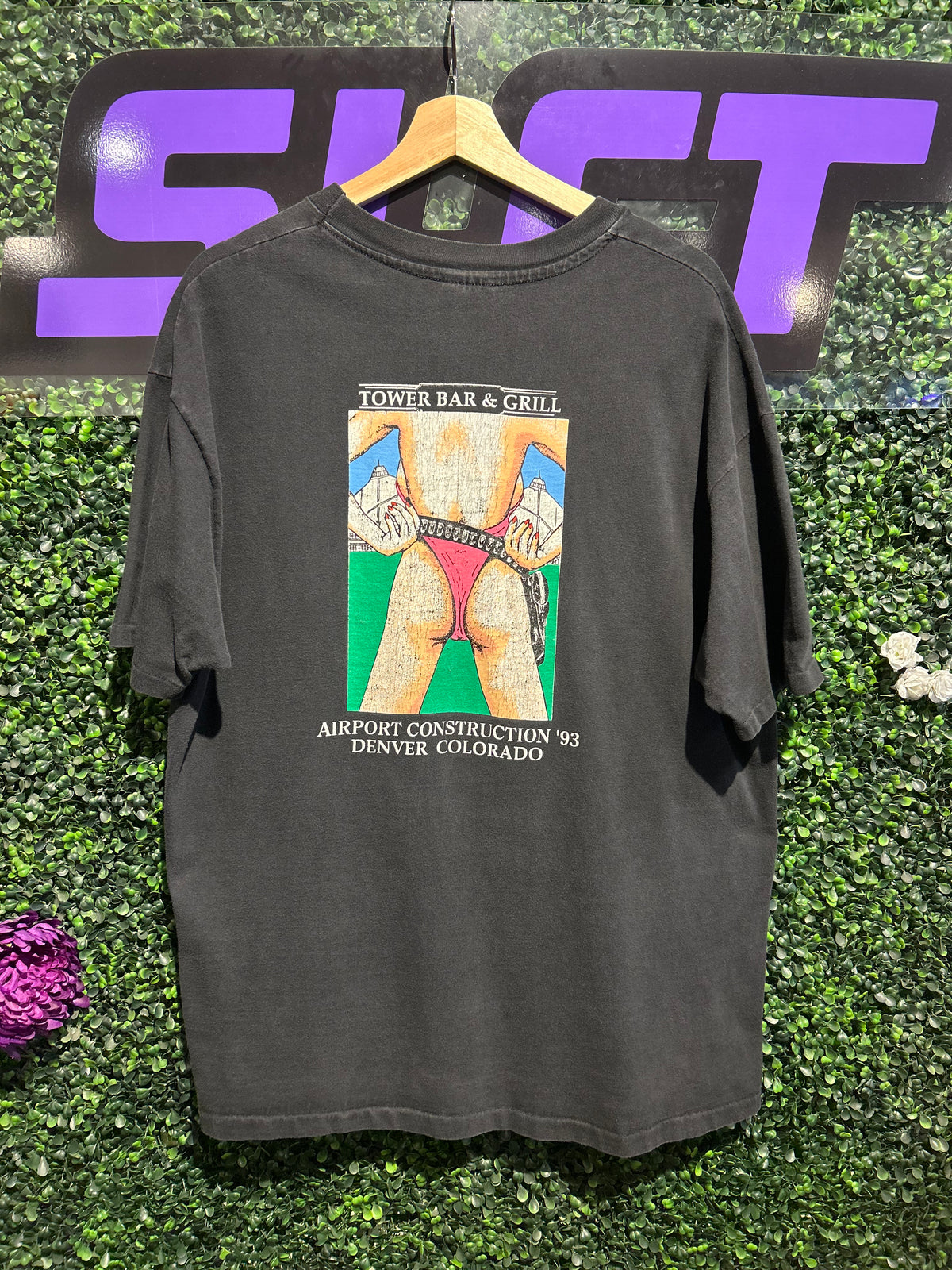 1993 Denver International Airport Tower Bar & Grill T-Shirt. Size XL