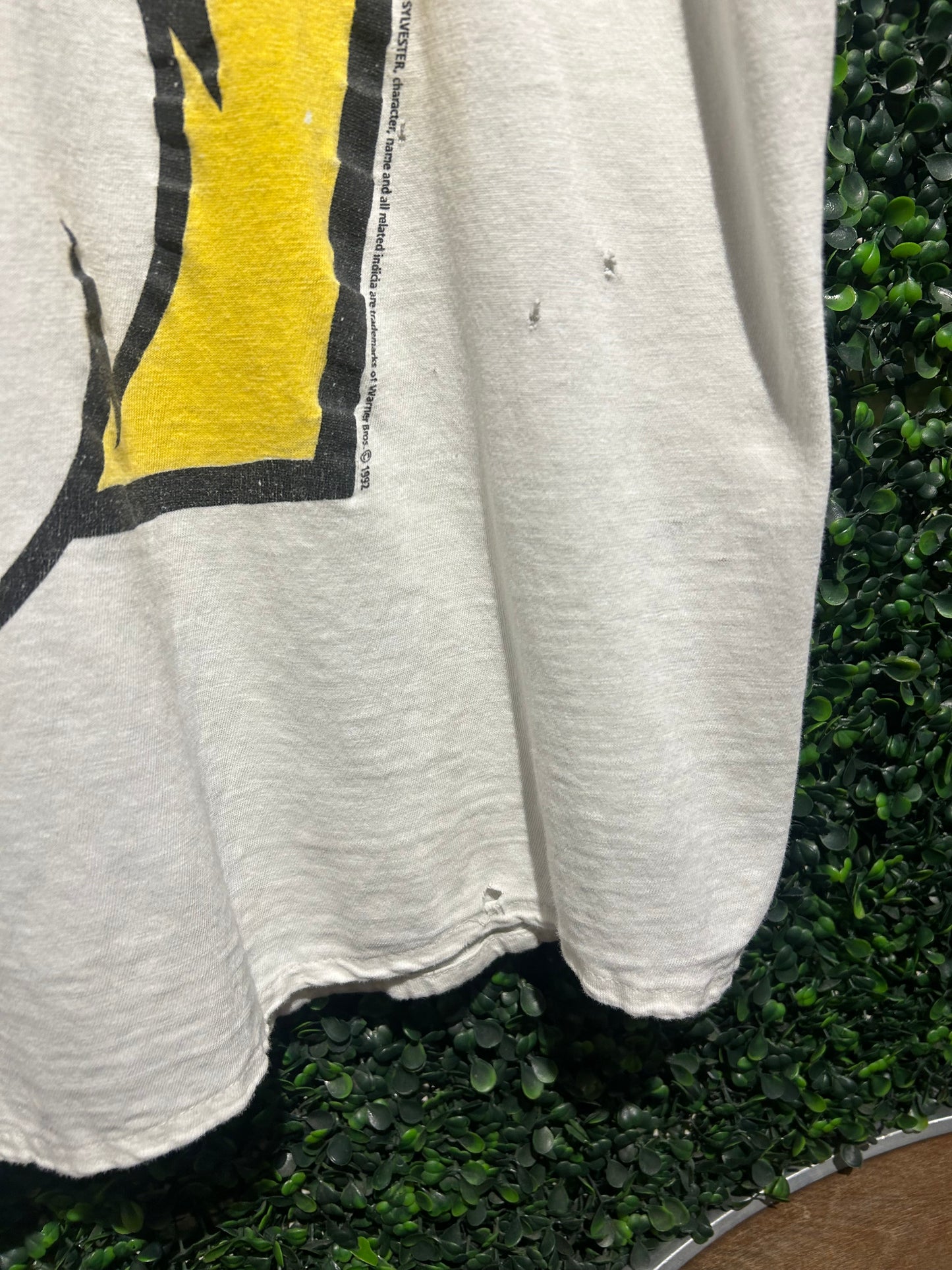 1992 Sylvester The Cat Flirts Sleep T-Shirt. Size XXL