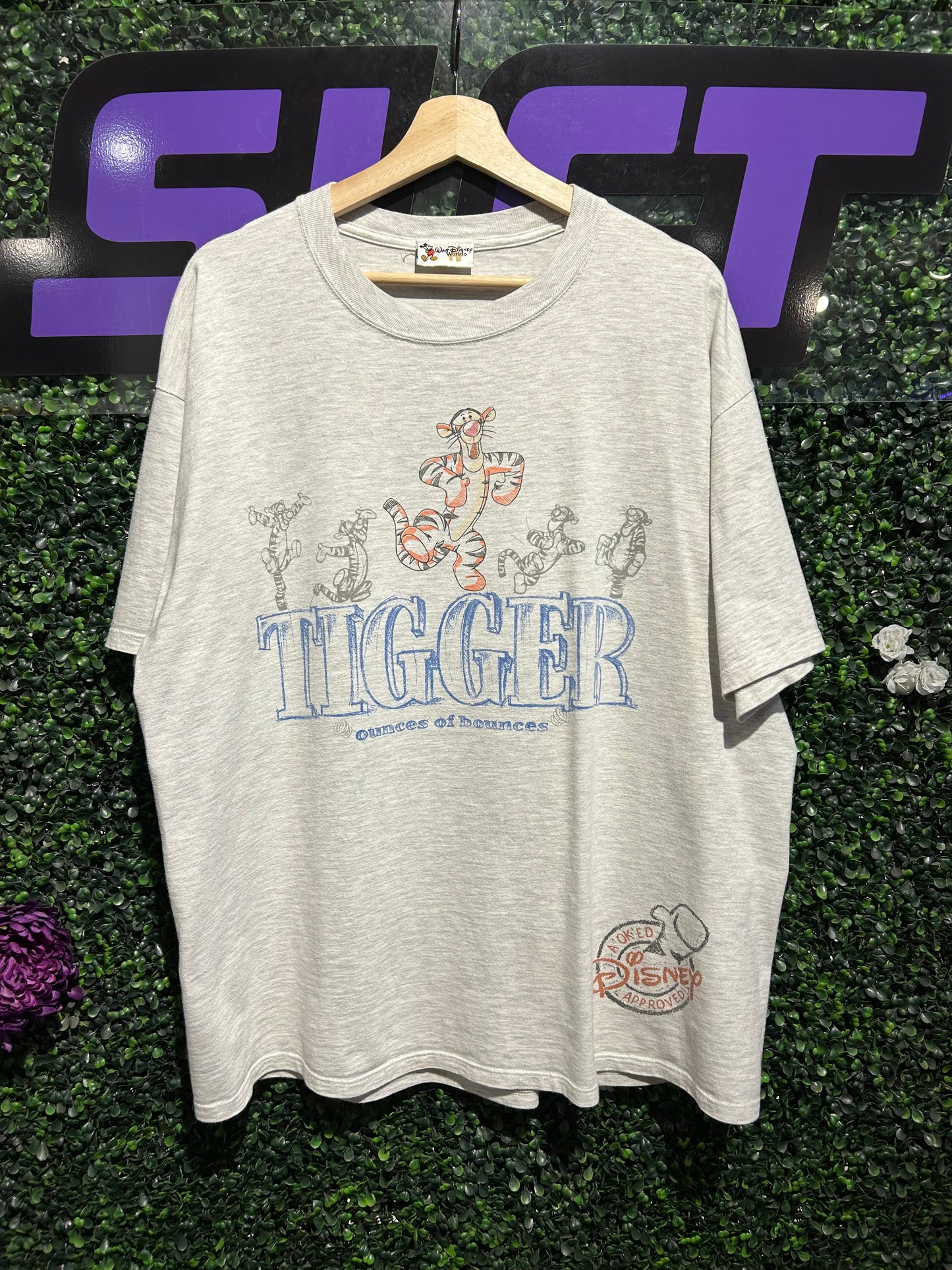 Vintage Tigger Ounces Of Bounces T-Shirt. Size XL