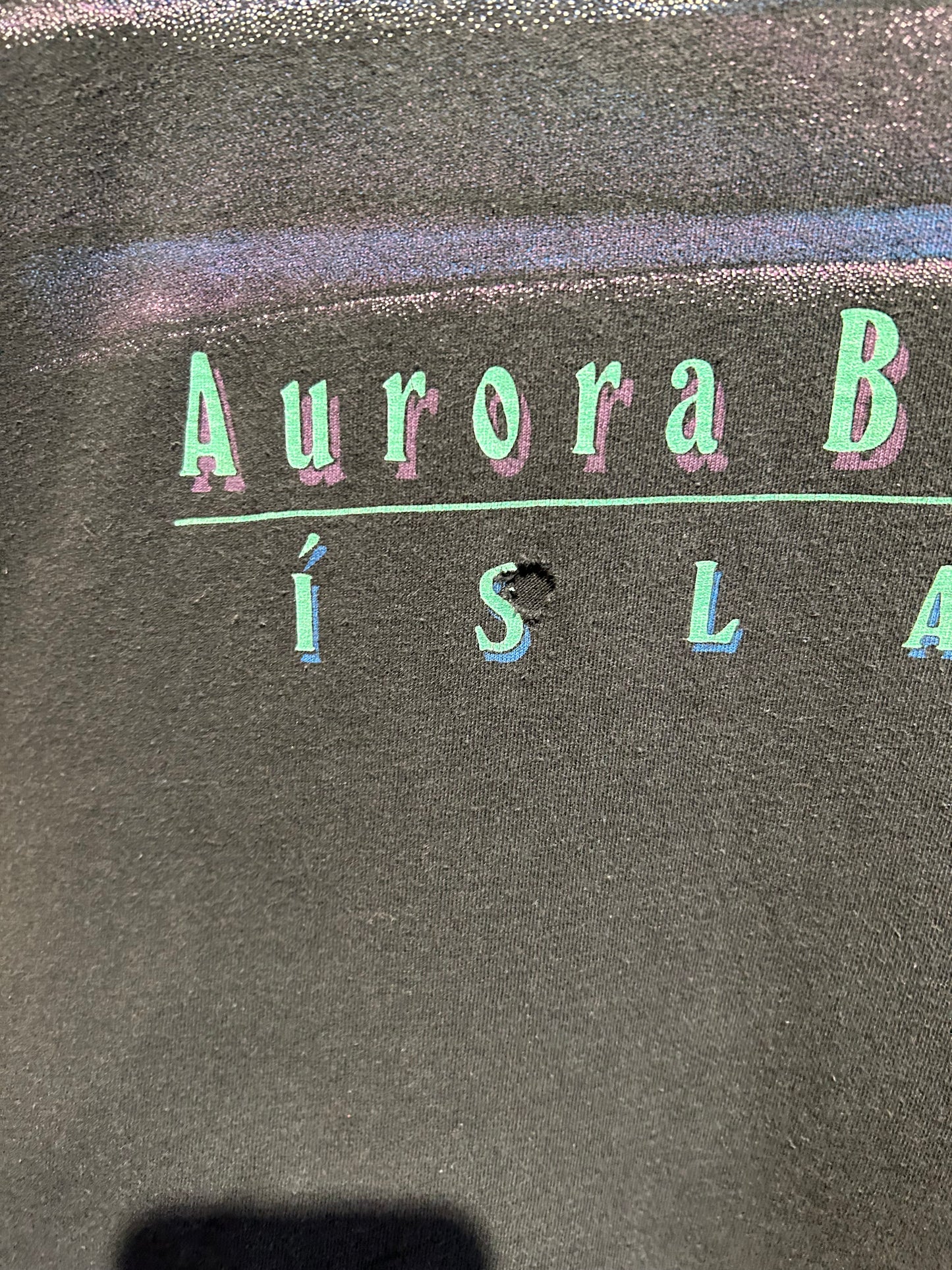 90s Aurora Borealis Island T-Shirt. Size Large