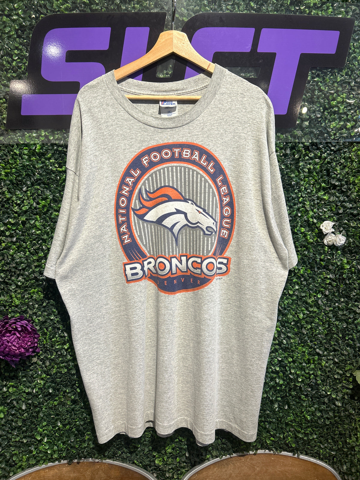 1997 Denver Broncos T-Shirt. Size XXL