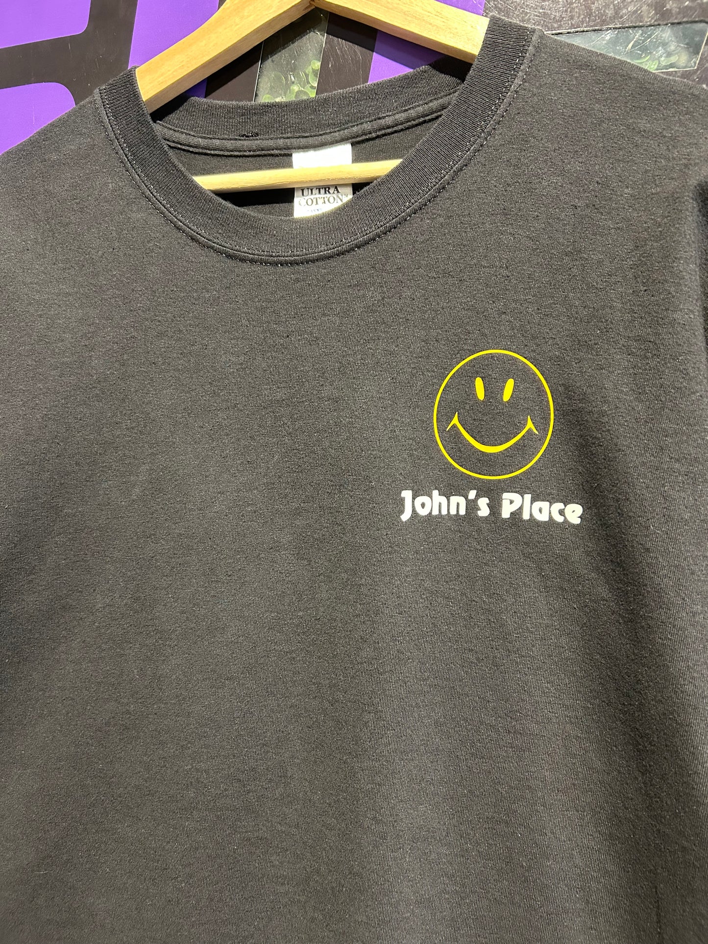 Vintage John’s Place Shuck Me, Suck Me, Eat Me Raw T-Shirt. Size Large