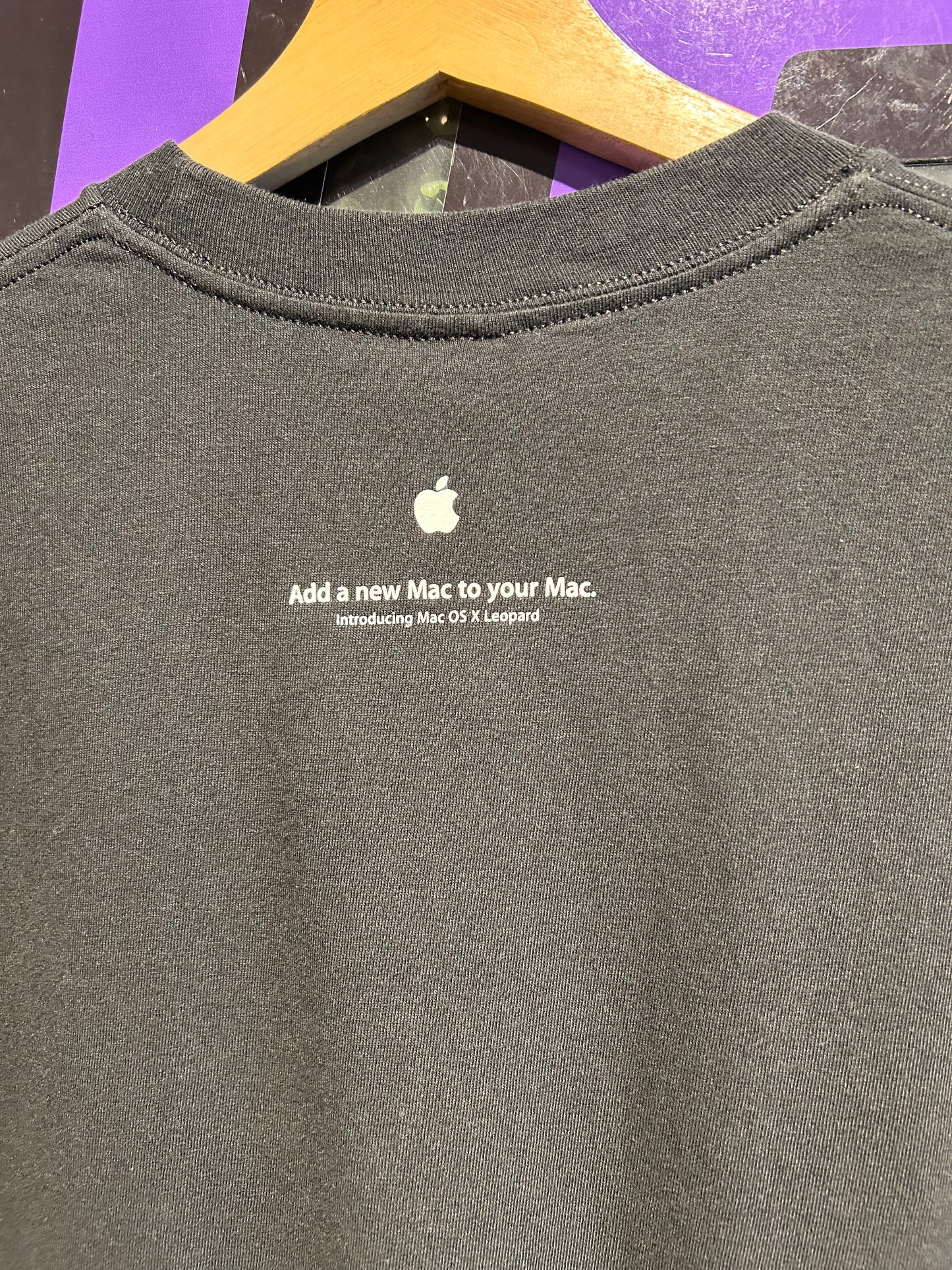 Vintage Apple Mac OS X Leopard Promo T-Shirt. Size Large