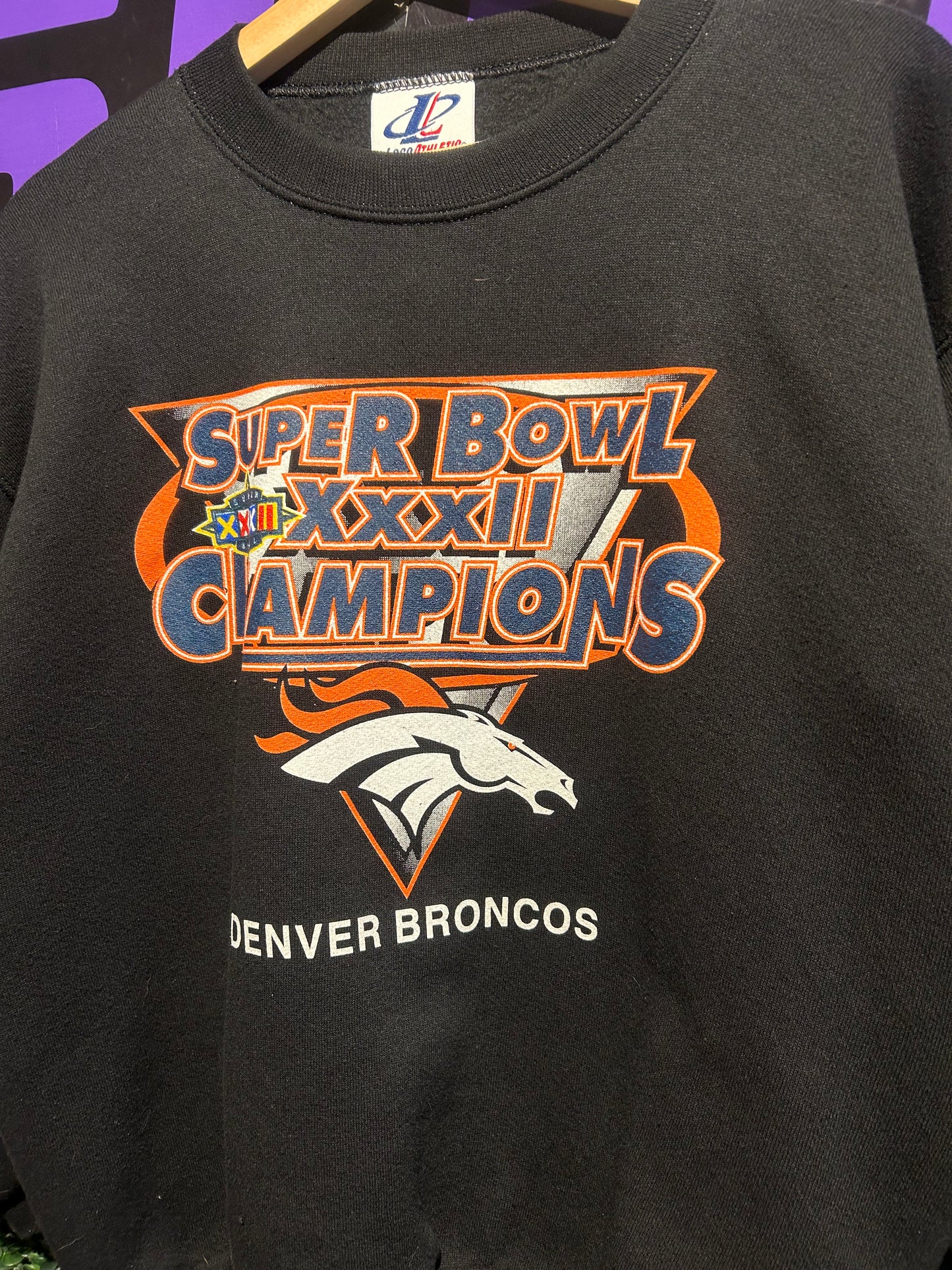 1998 Denver Broncos Super Bowl Champions Crewneck. Size S/M