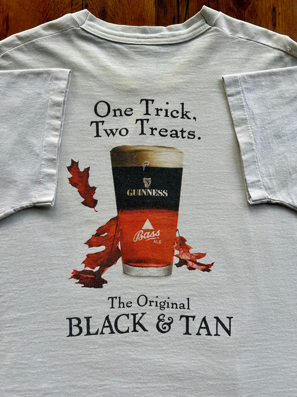 90s Guinness Black & Tan T-Shirt. Size XL